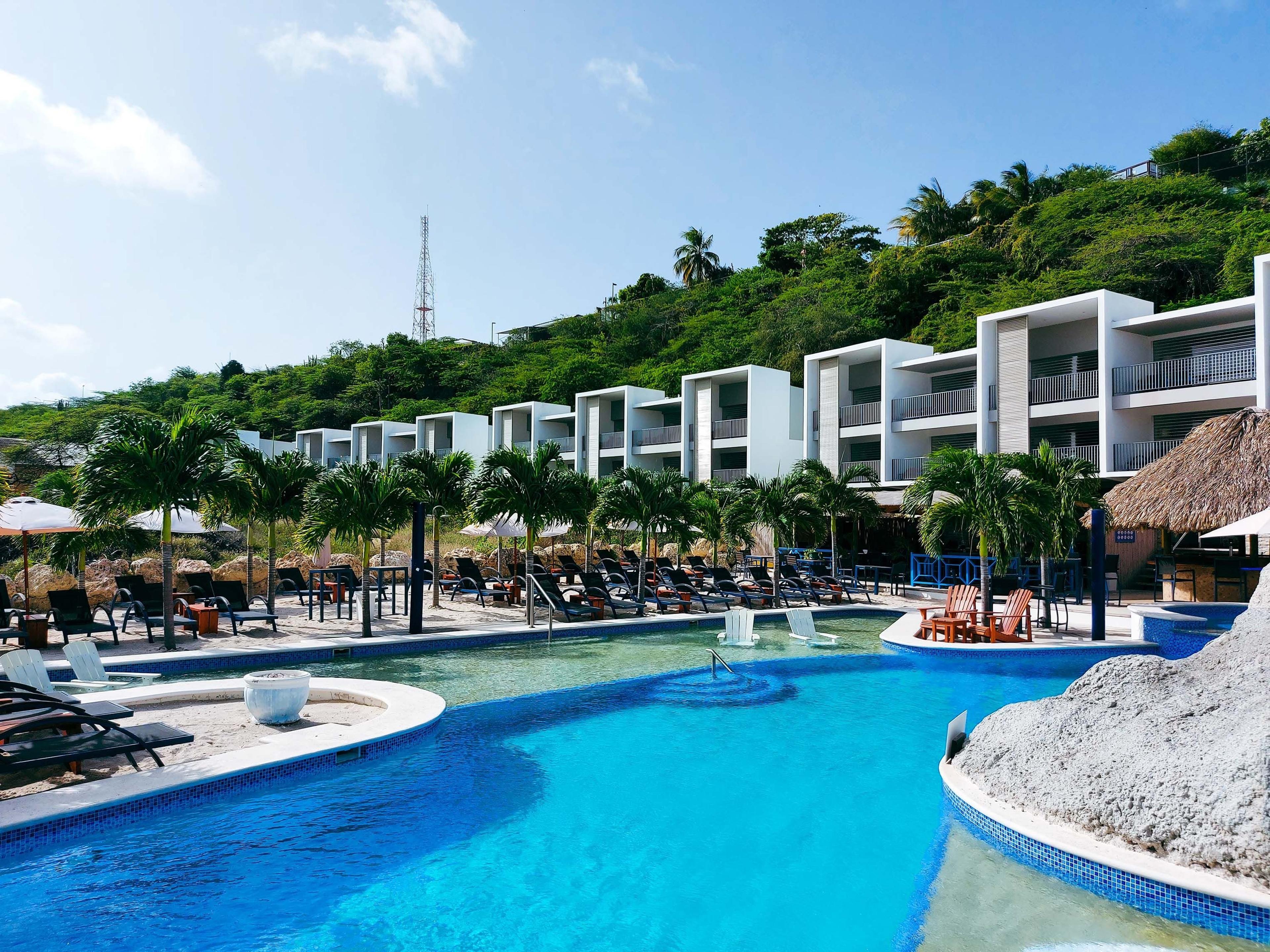 THE RITZ VILLAGE