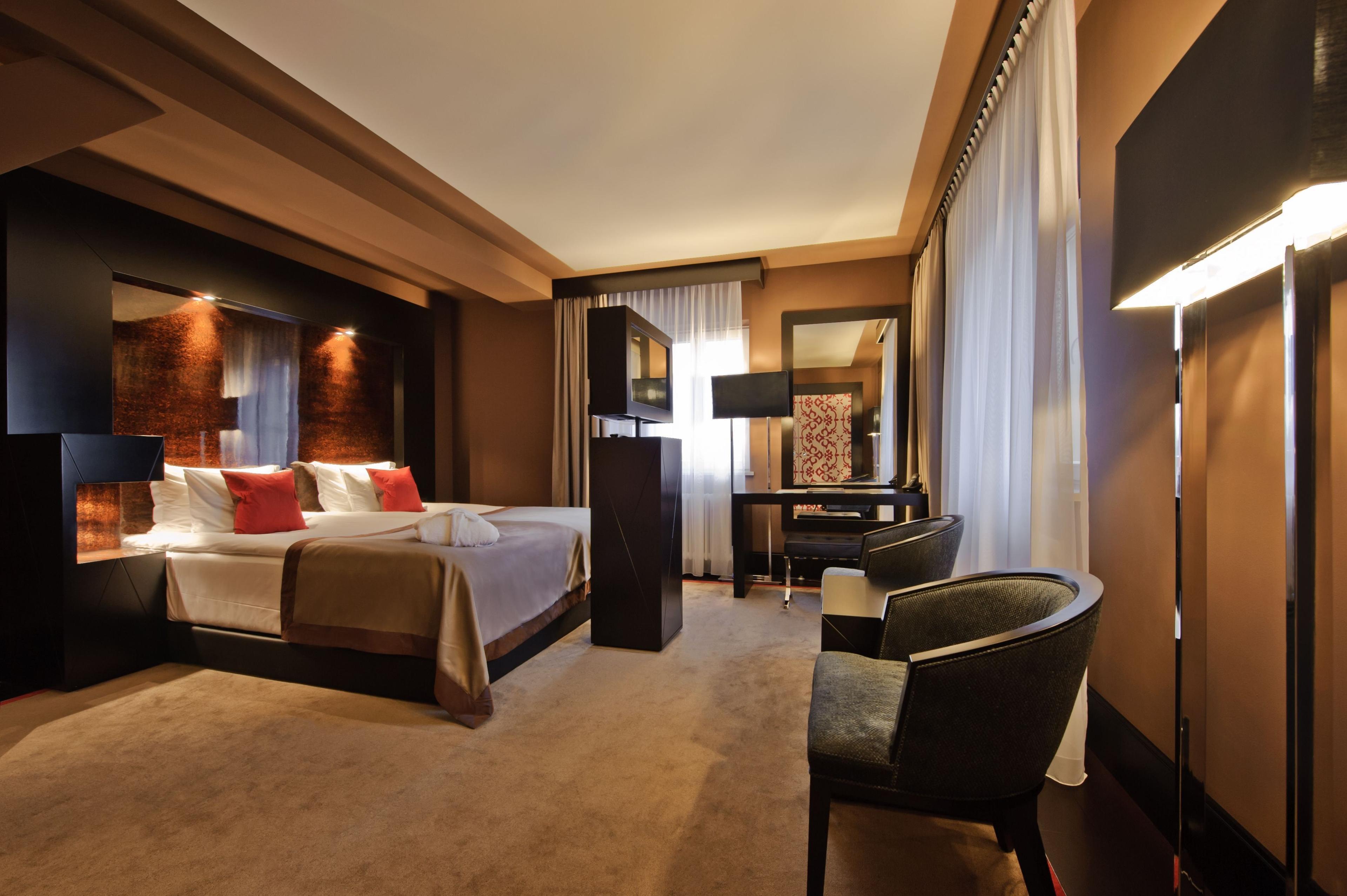 PLATINUM PALACE HOTEL