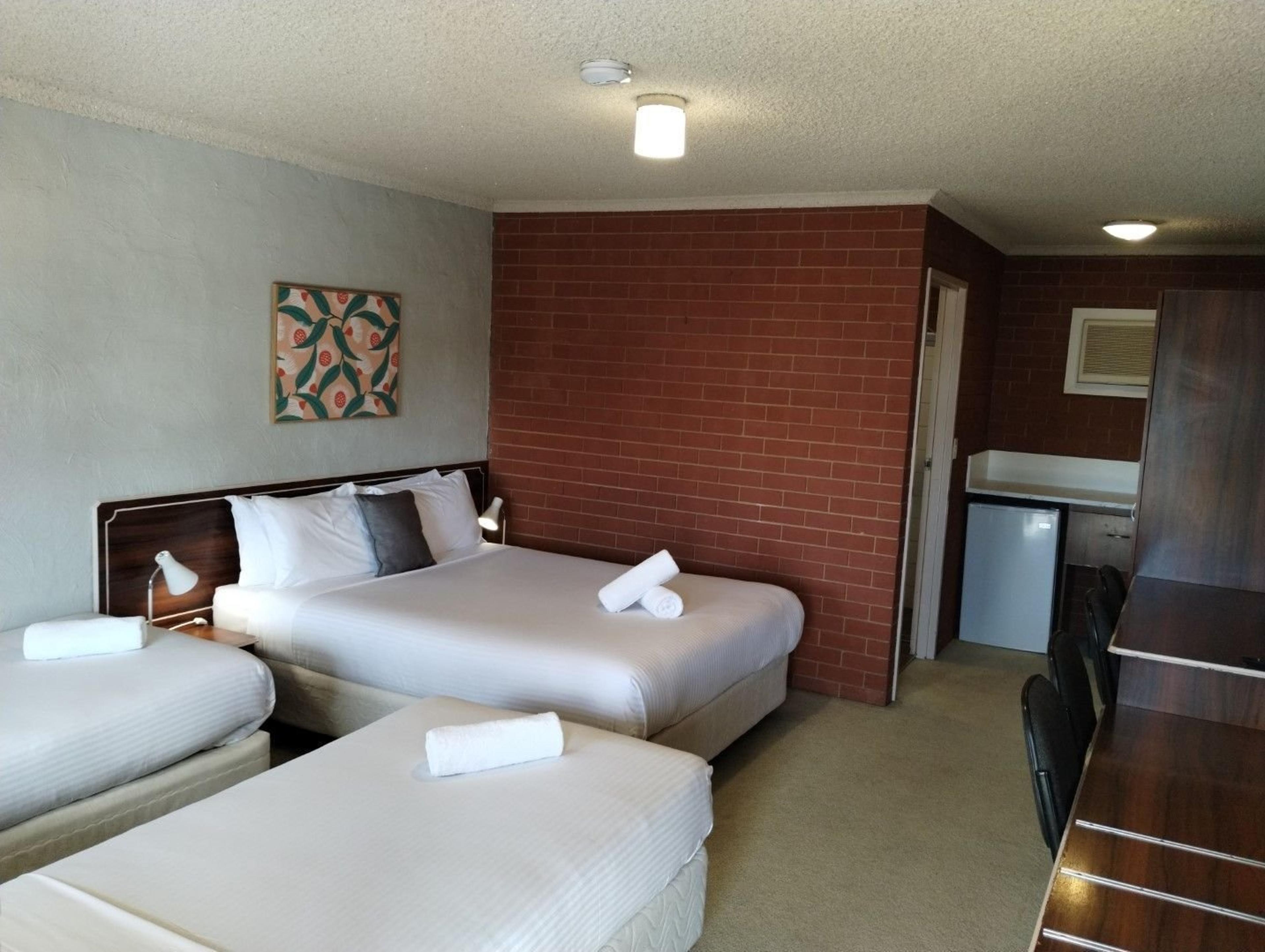 JUNCTION MOTEL WAGGA