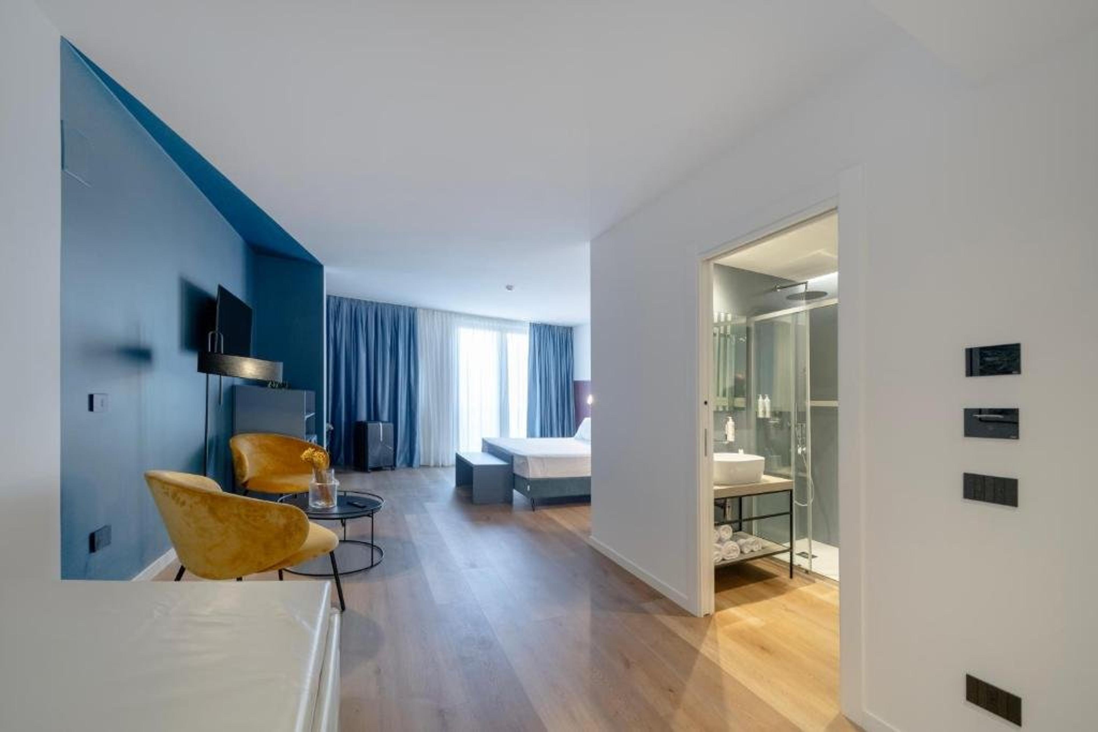 BISCARDI HOTEL - BARI