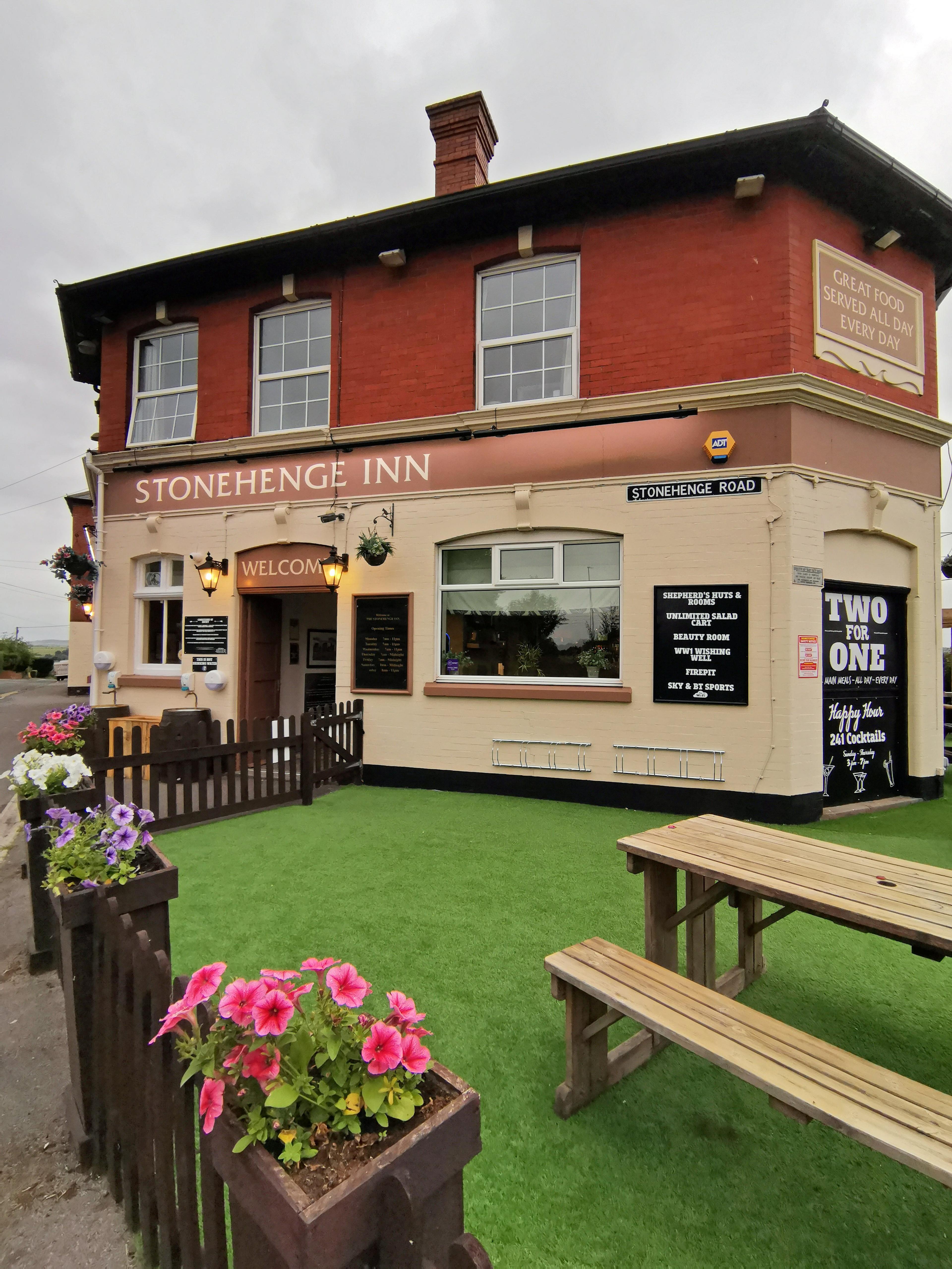 THE STONEHENGE INN