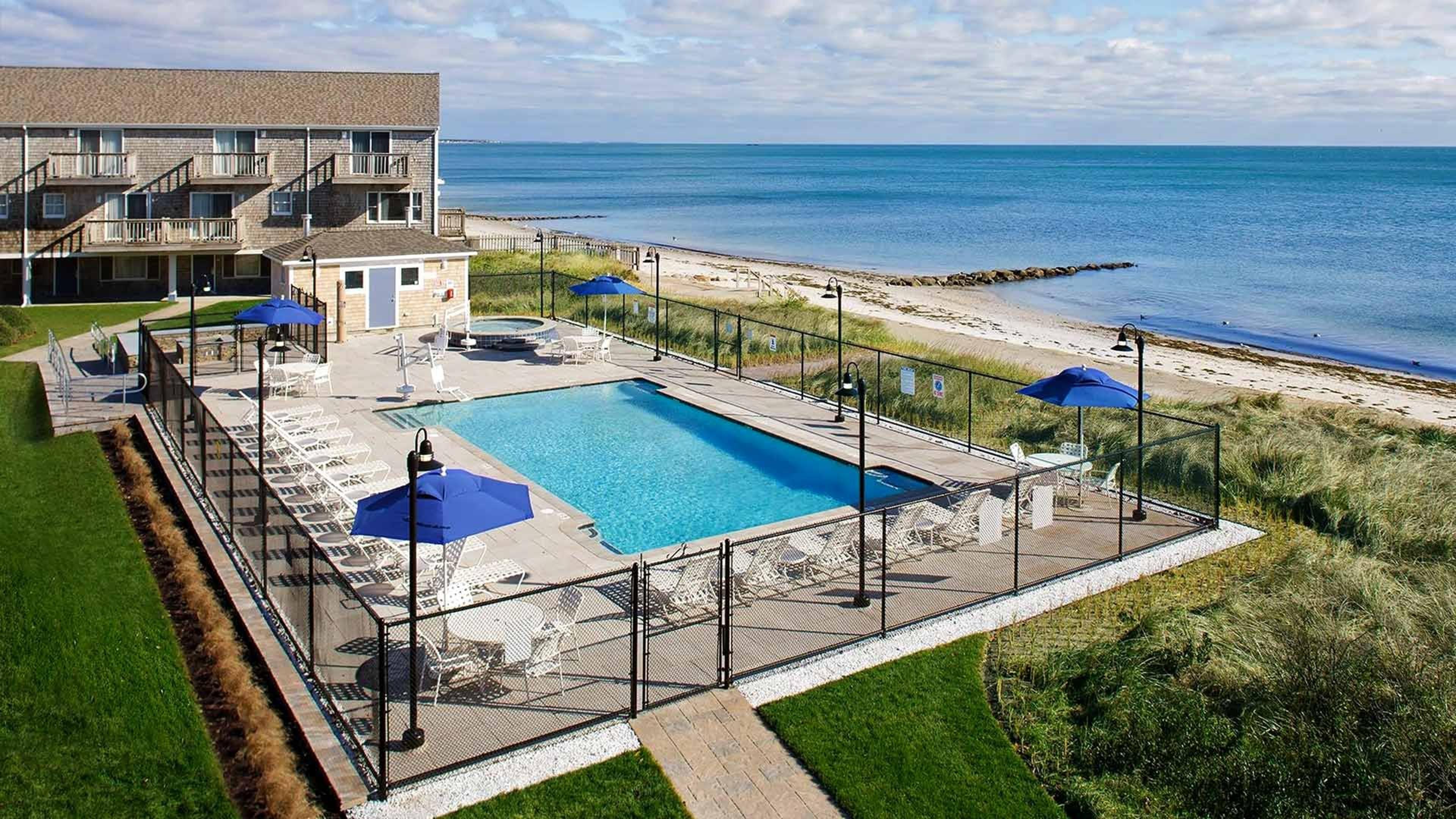 Ocean Mist Beach Hotel & Suite