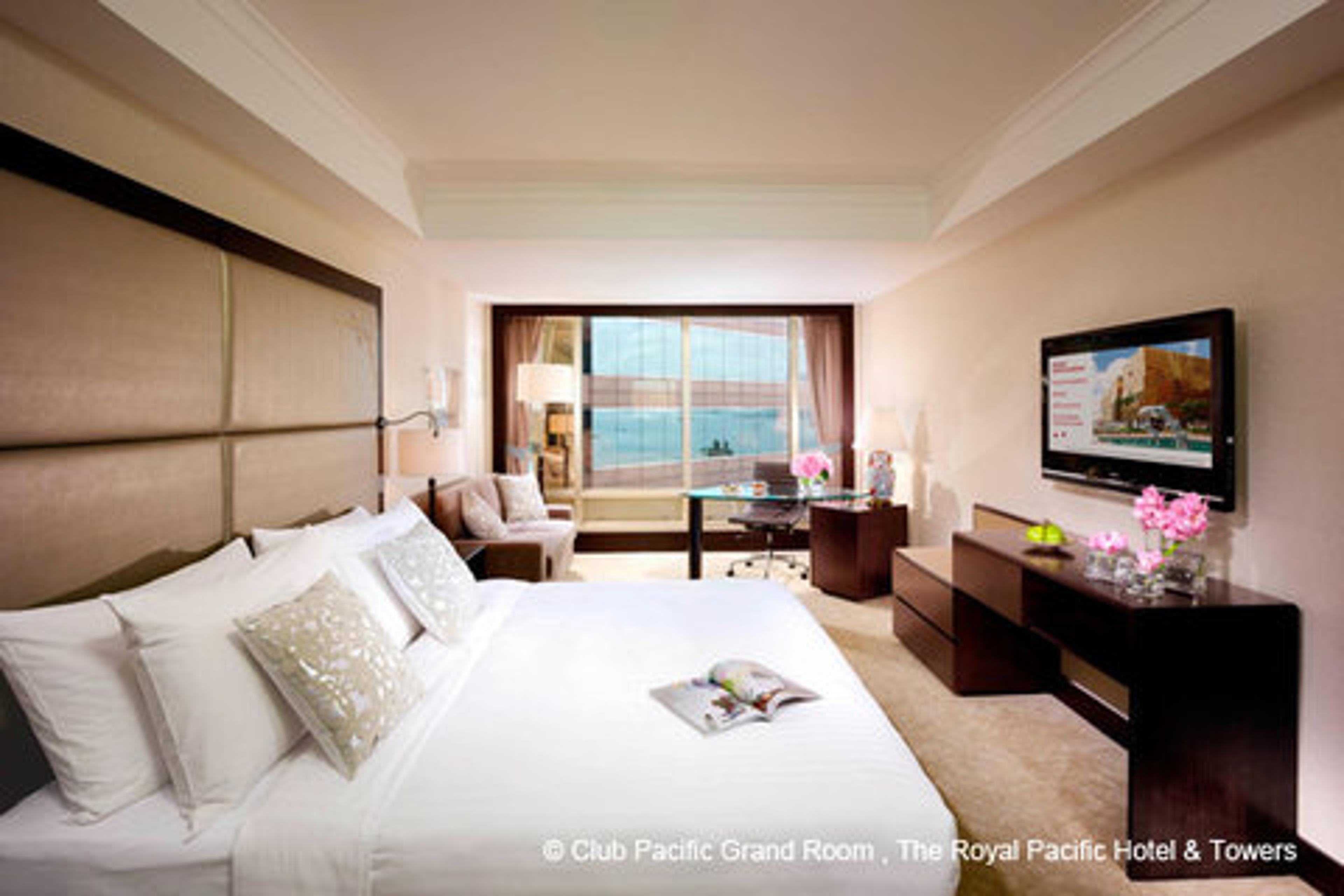 THE ROYAL PACIFIC HOTEL TOWERS