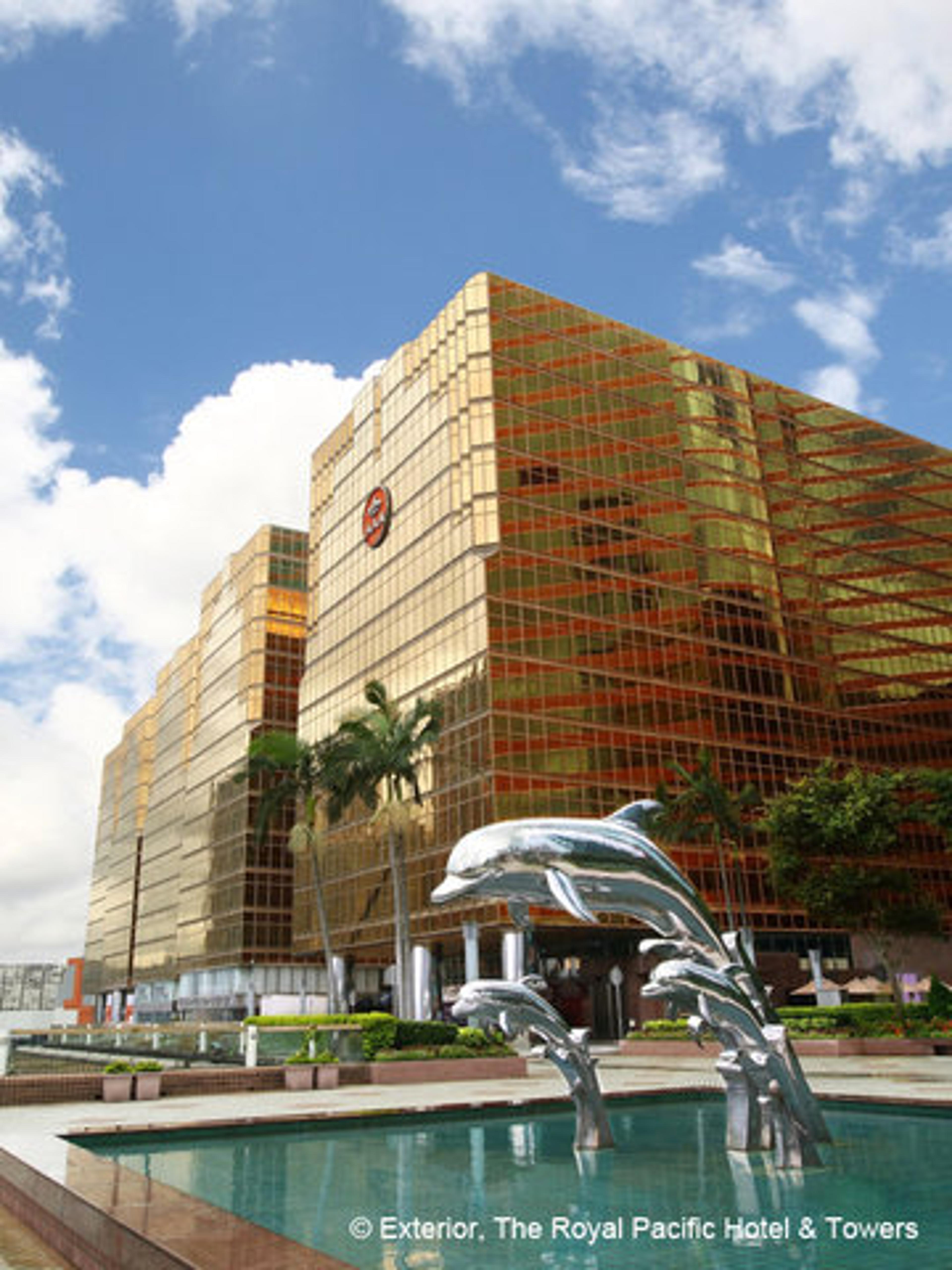 THE ROYAL PACIFIC HOTEL TOWERS