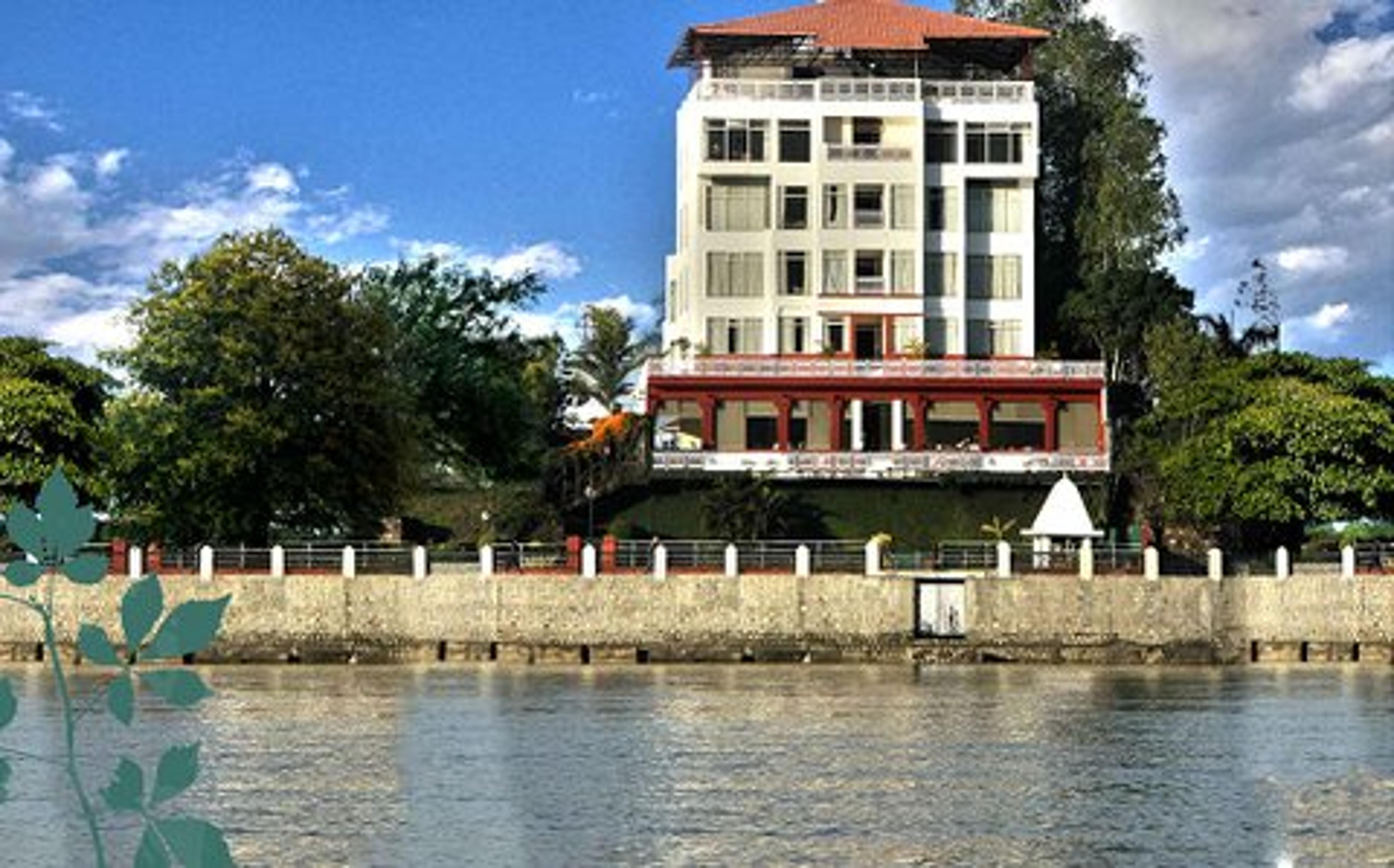 GANGA KINARE-A RIVERSIDE BOUTI