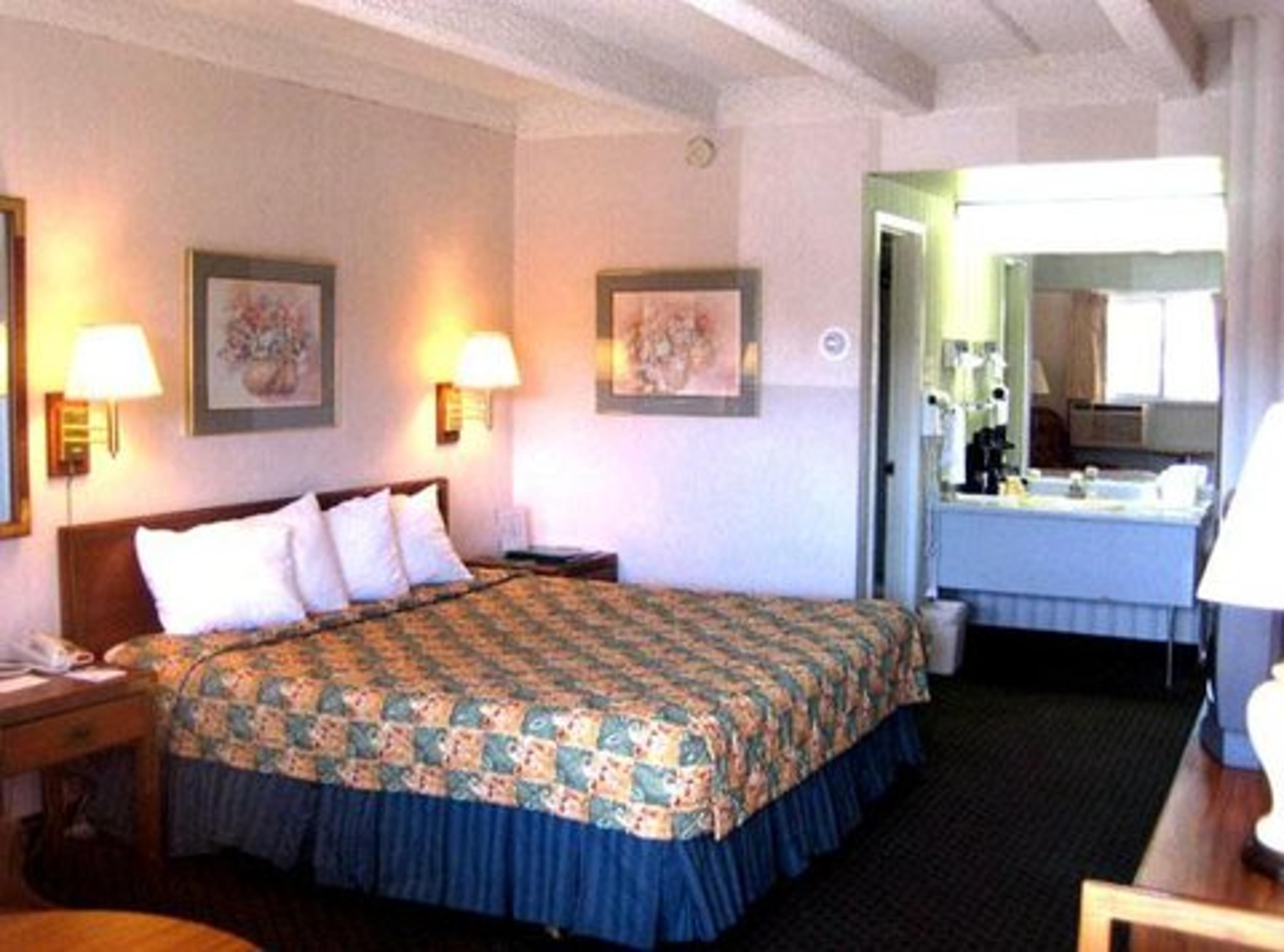 SANTA FE INN PUEBLO