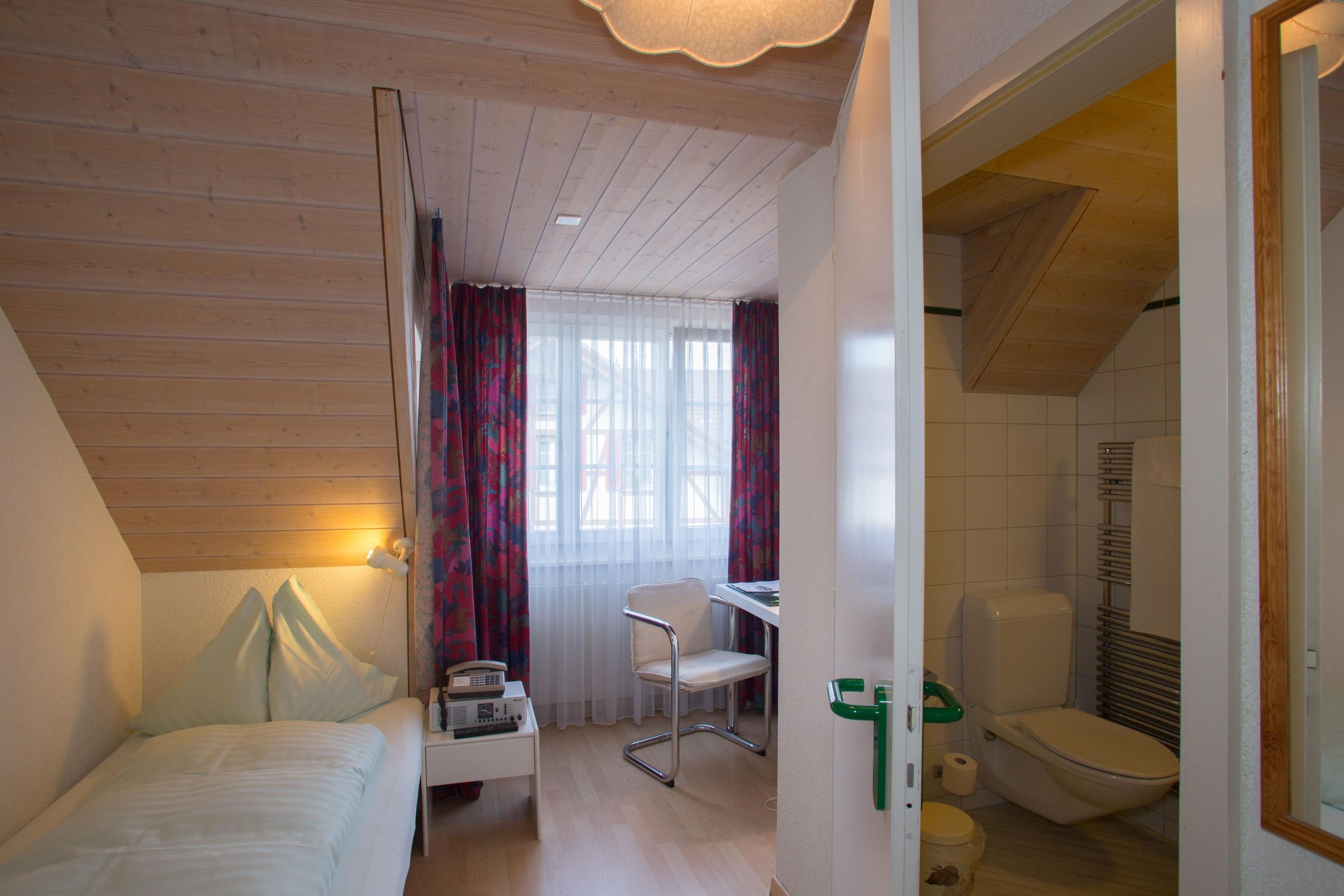 HOTEL LINDE STETTLEN