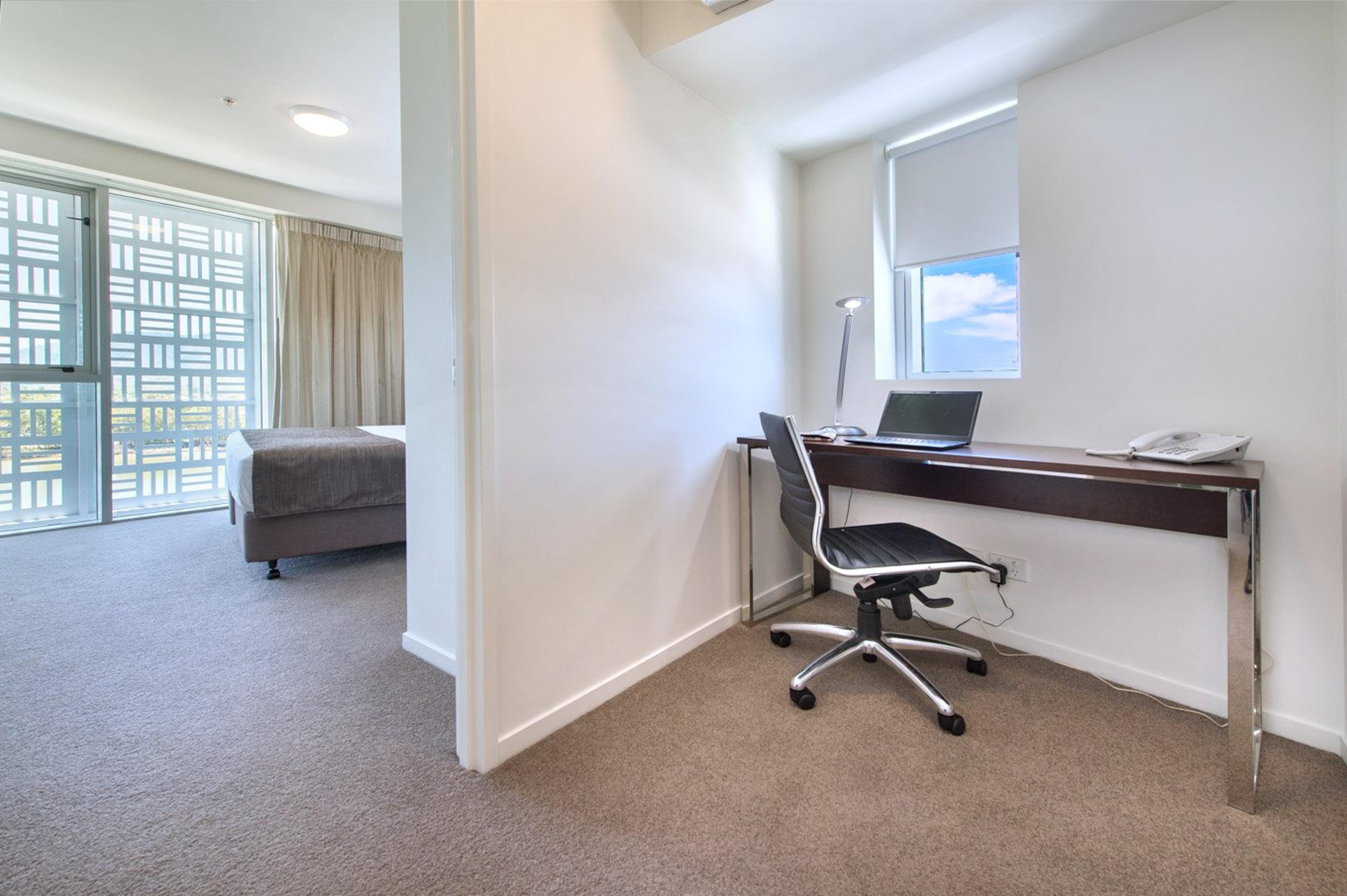 EMPIRE APARTMENT HOTEL