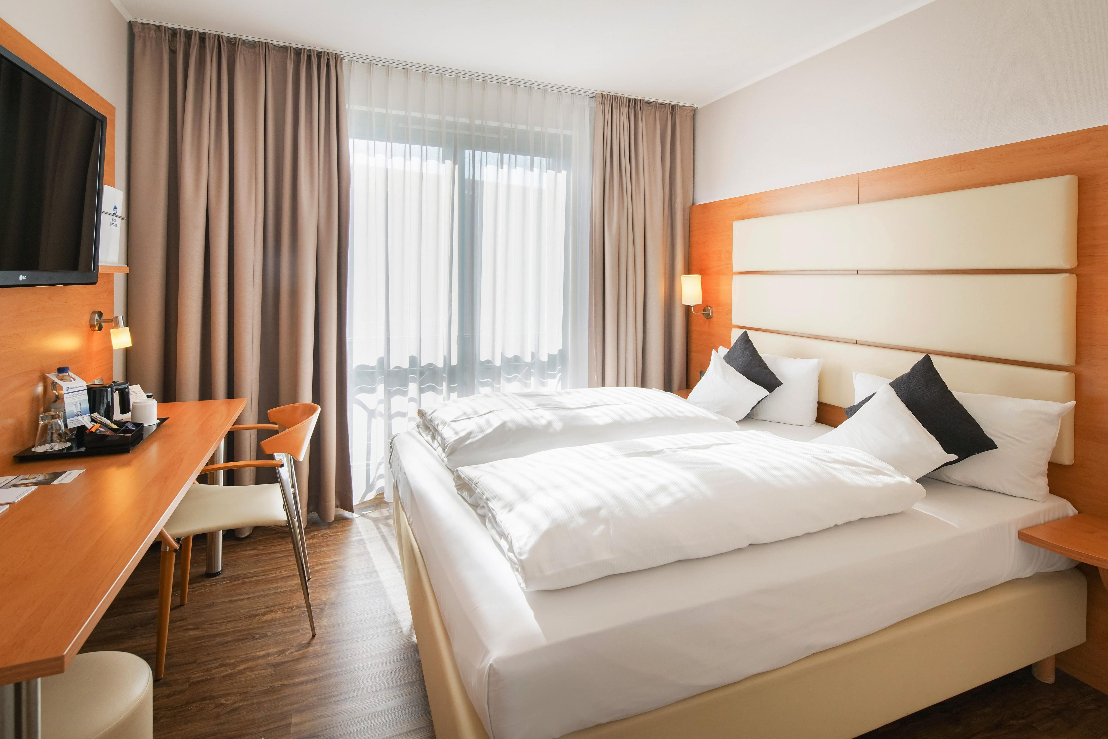 PLAZA INN BRAUNSCHWEIG CITY SUED
