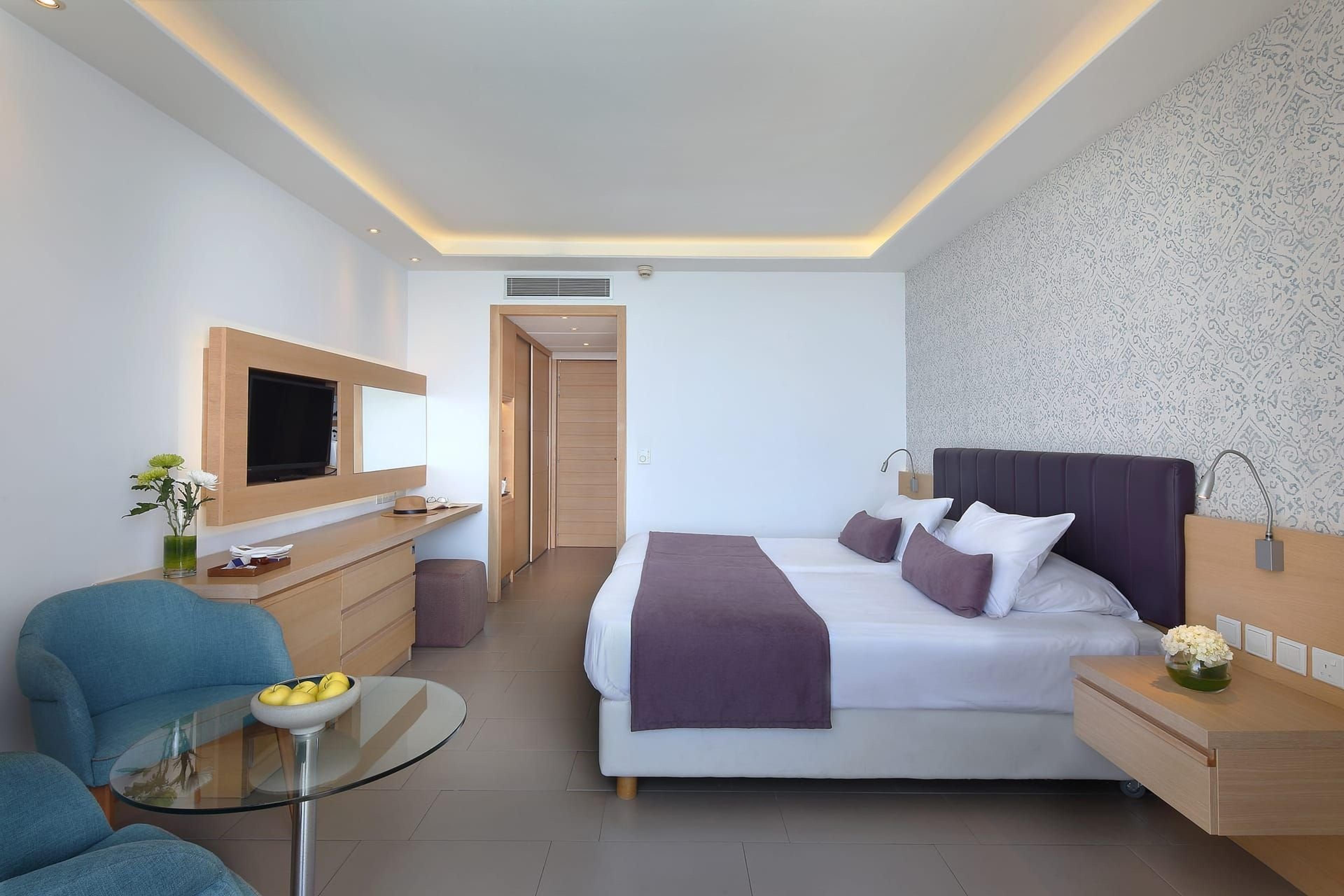 THE ROYAL APOLLONIA