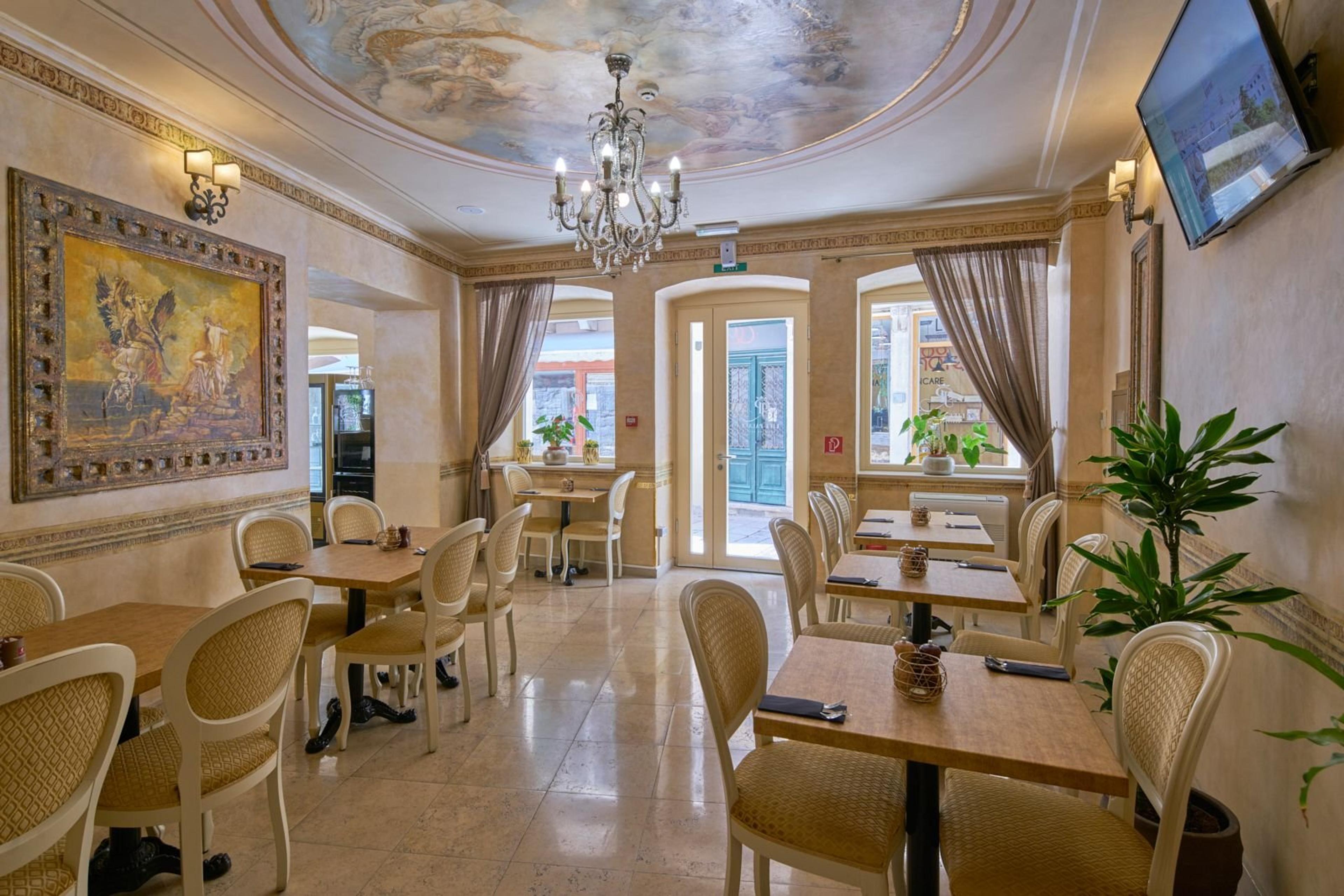 HERITAGE HOTEL LIFE PALACE