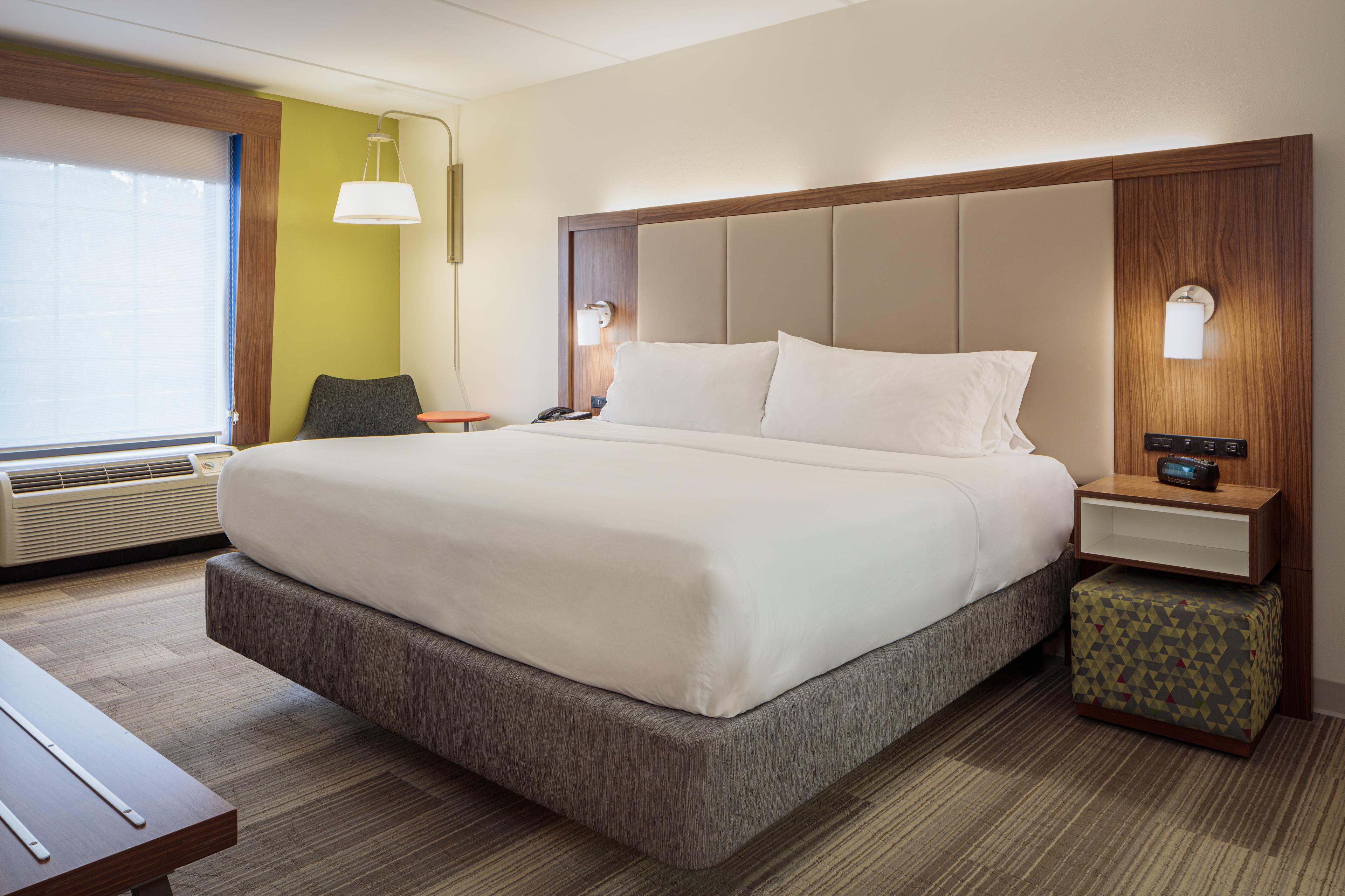 HOLIDAY INN EXP STES NEWPORT NEWS B