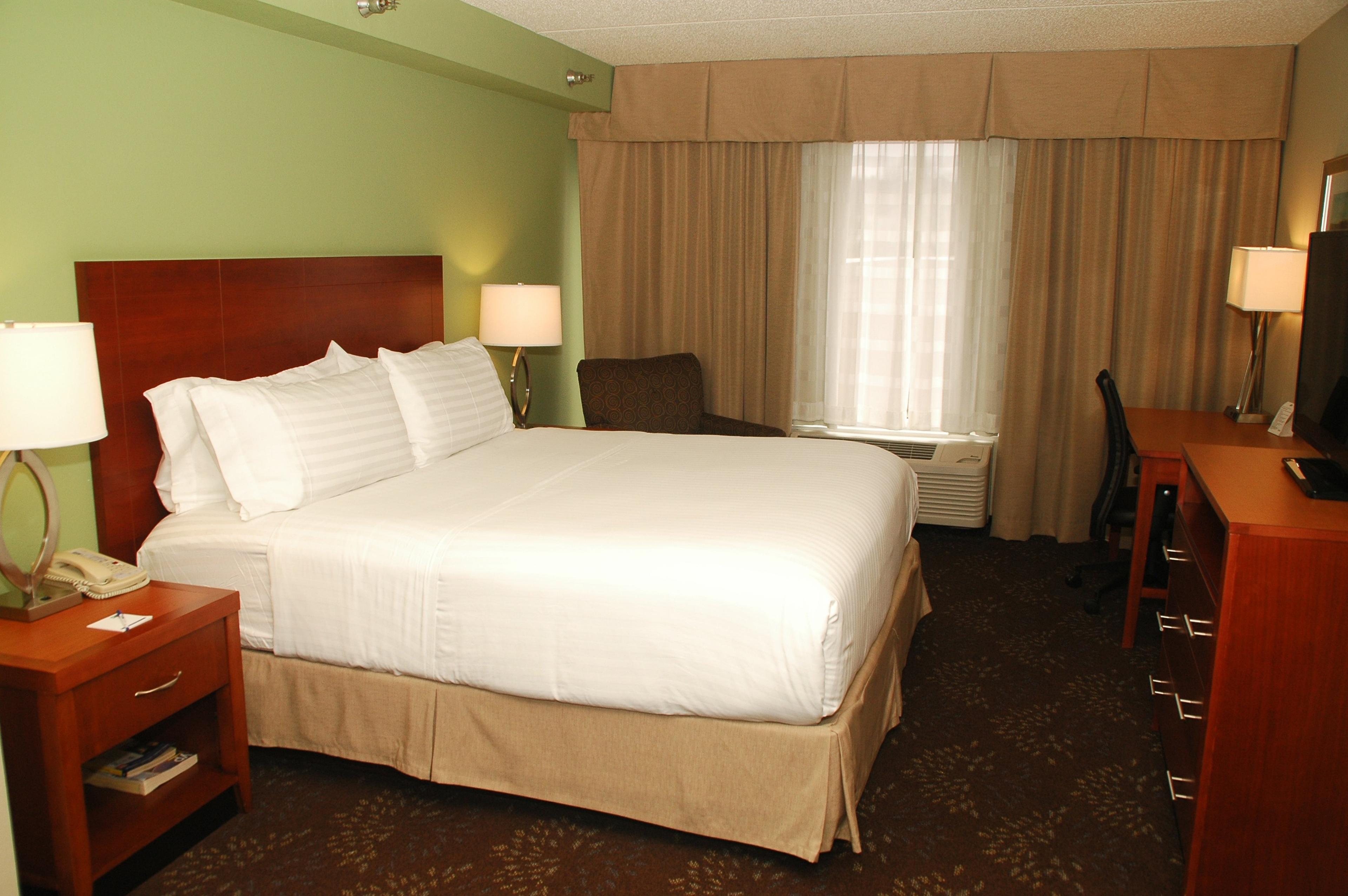 HOLIDAY INN EXP HTLS AND STES