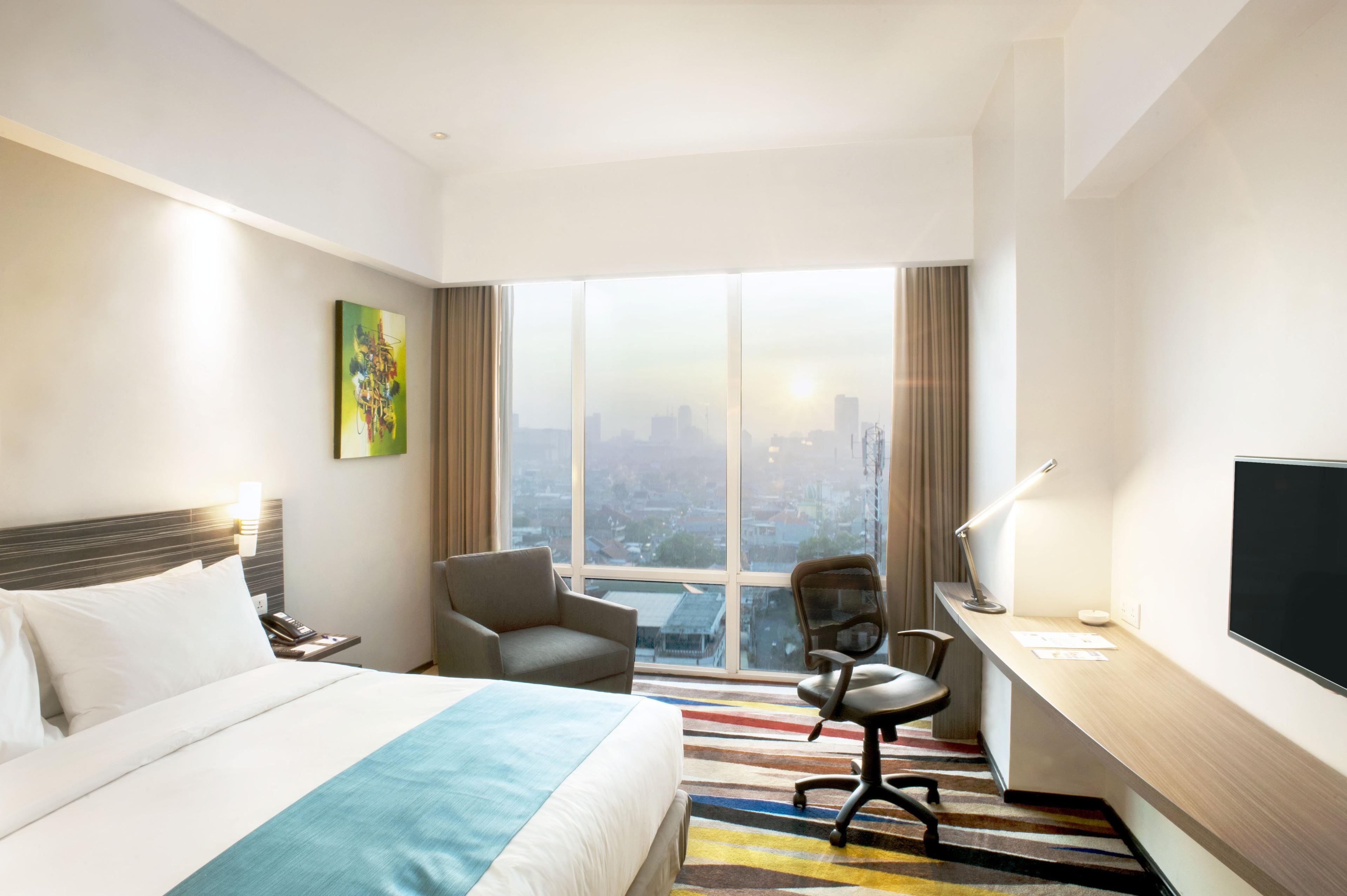 HOLIDAY INN EXP SURABAYA CENTERPOIN