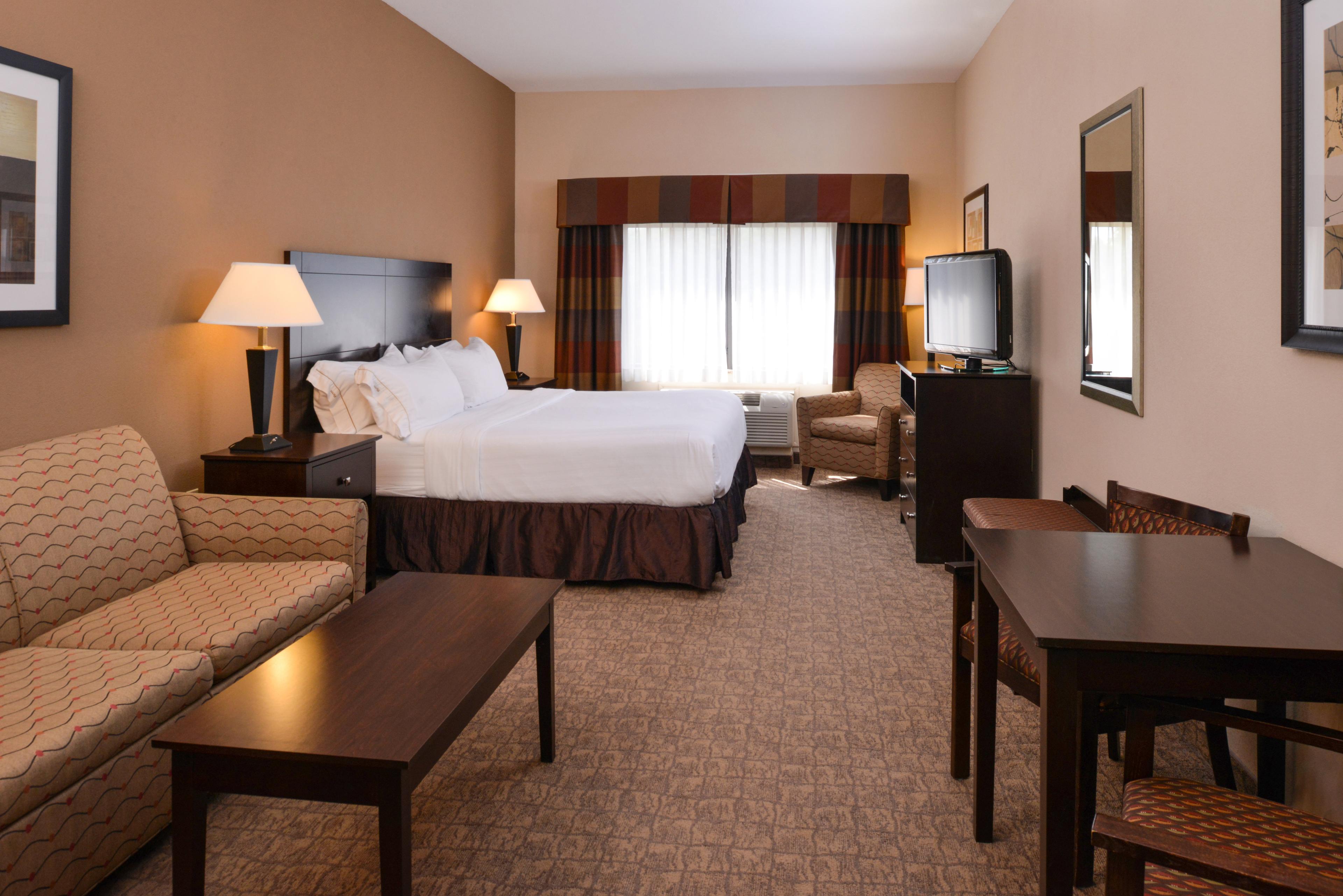 HOLIDAY INN EXP STES BRIDGEPRT BY I