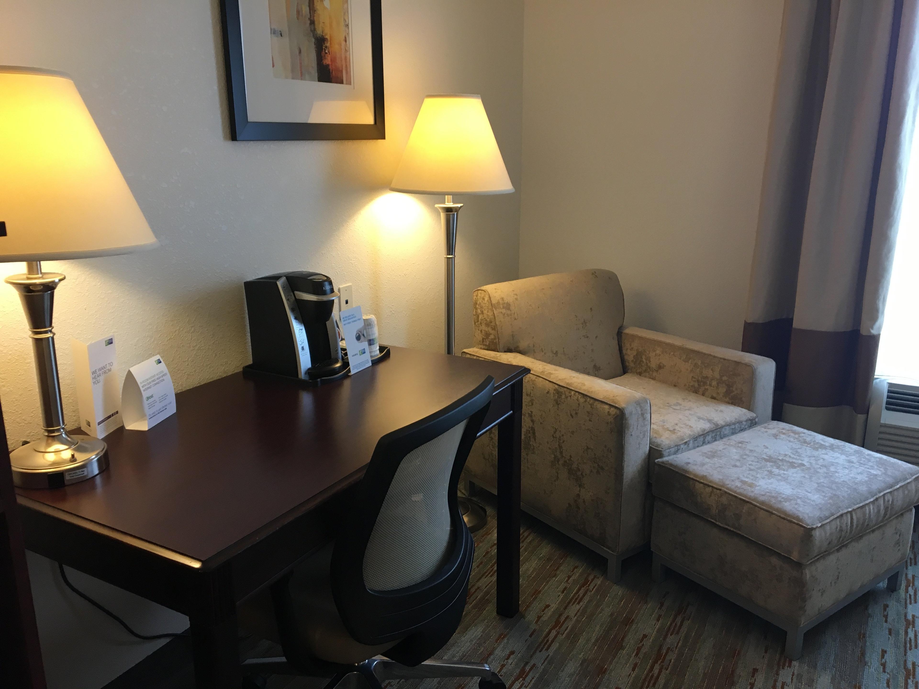 HOLIDAY INN EXP WEST JEFFERSON BY I