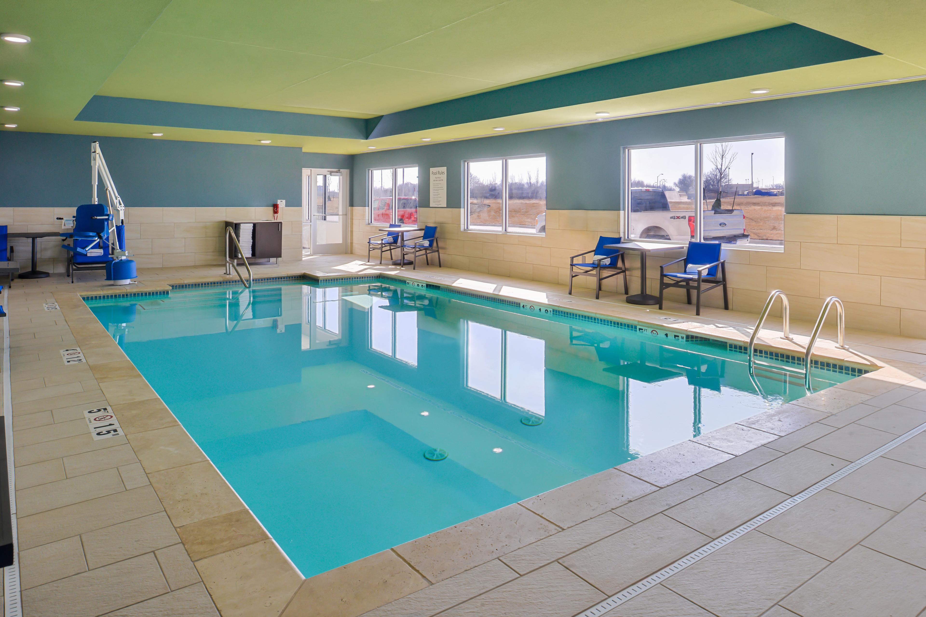 HOLIDAY INN EXP STES LEES SUMMIT BY