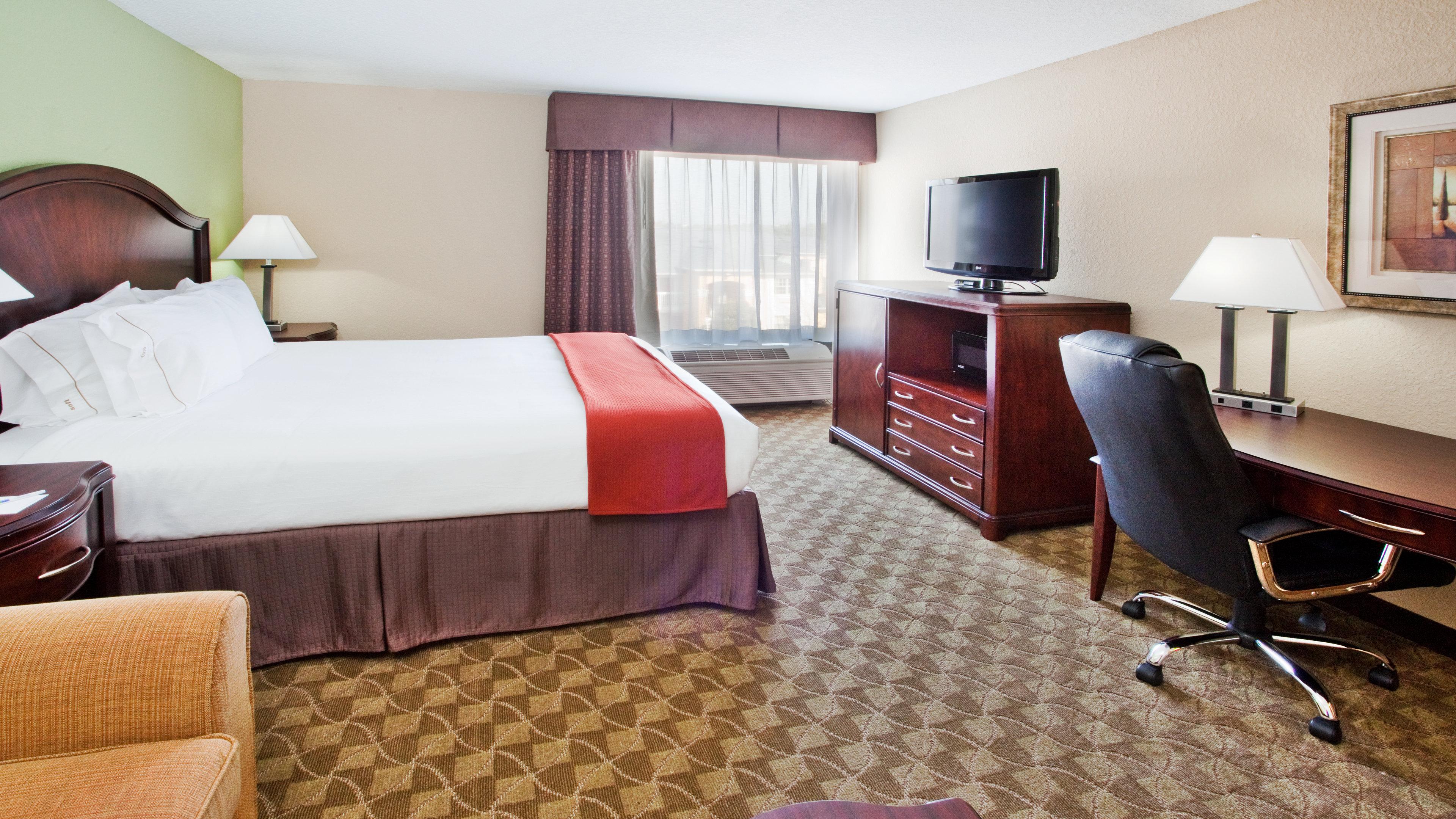 HOLIDAY INN EXP PEACHTREE CORN BY I