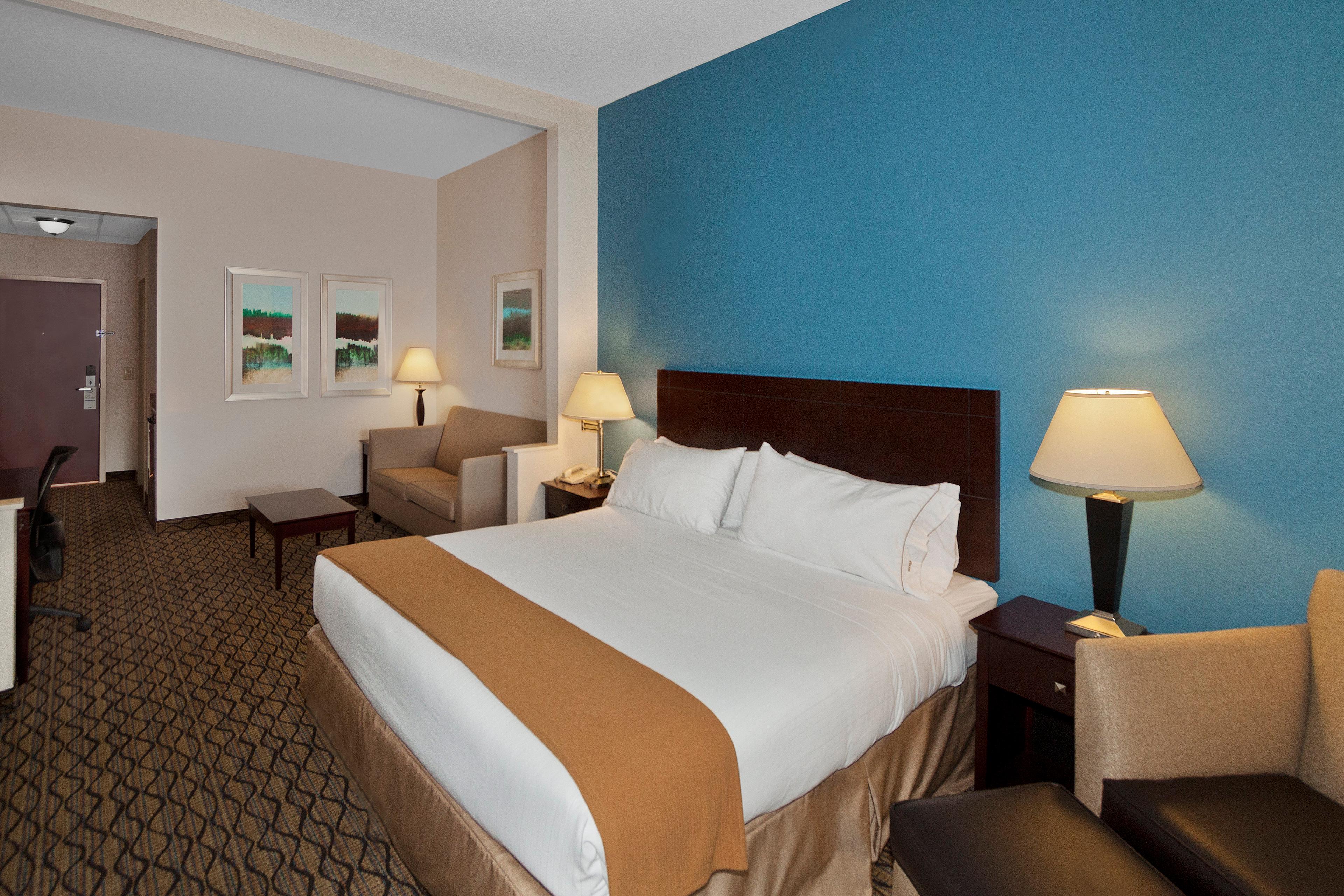 HOLIDAY INN EXP STES CONCORD BY IHG