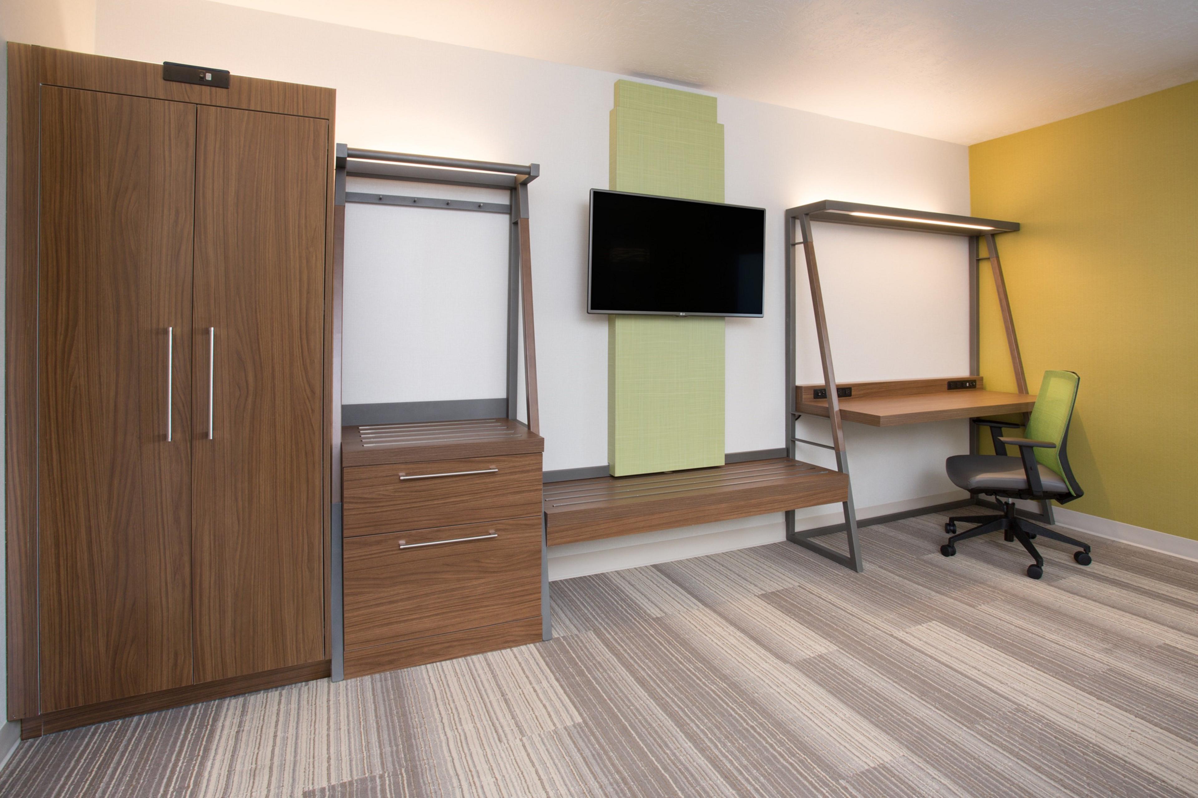 HOLIDAY INN EXP STES VERSAILLES BY