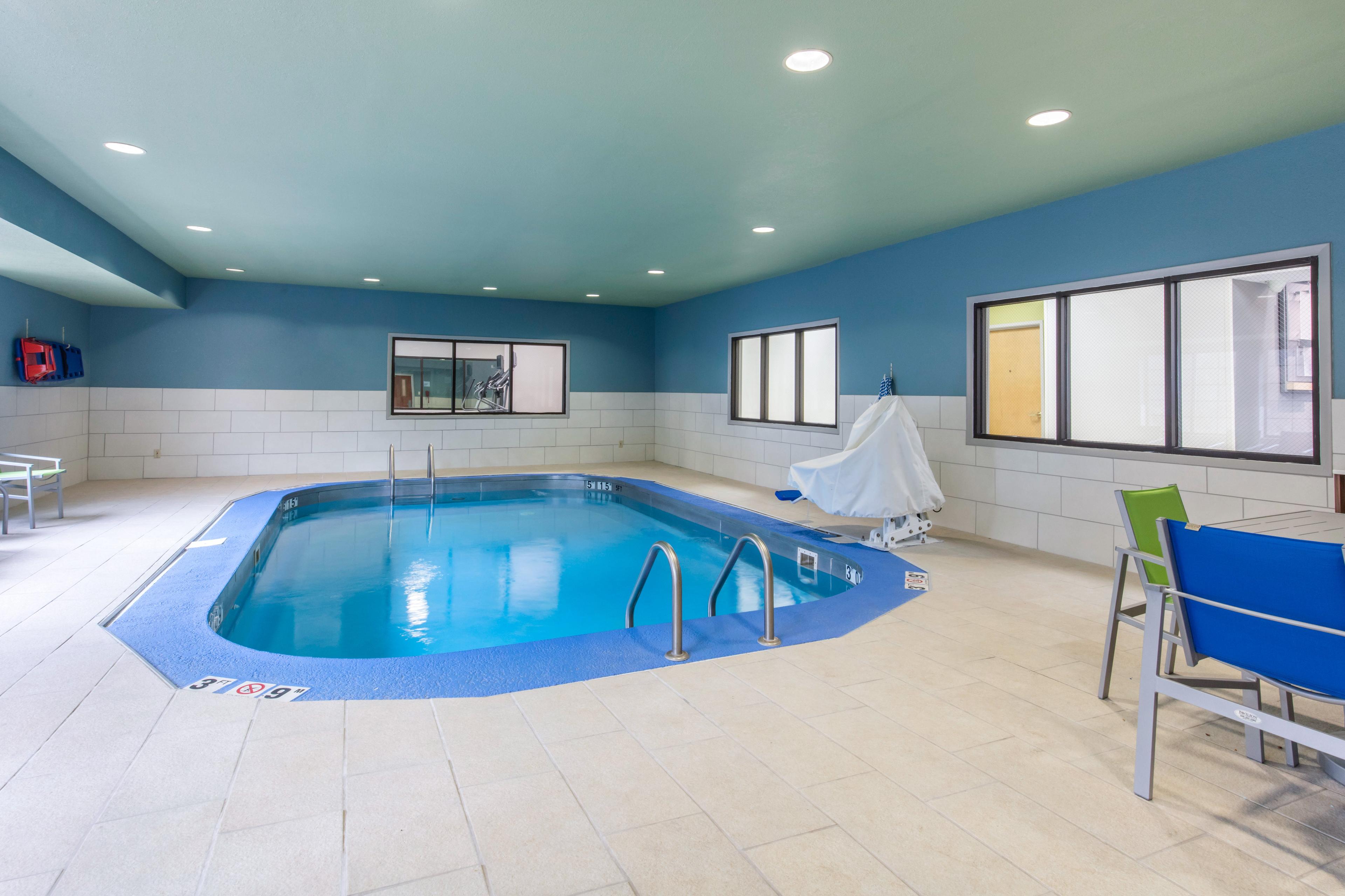 HOLIDAY INN EXPRESS HENDERSON BY IH