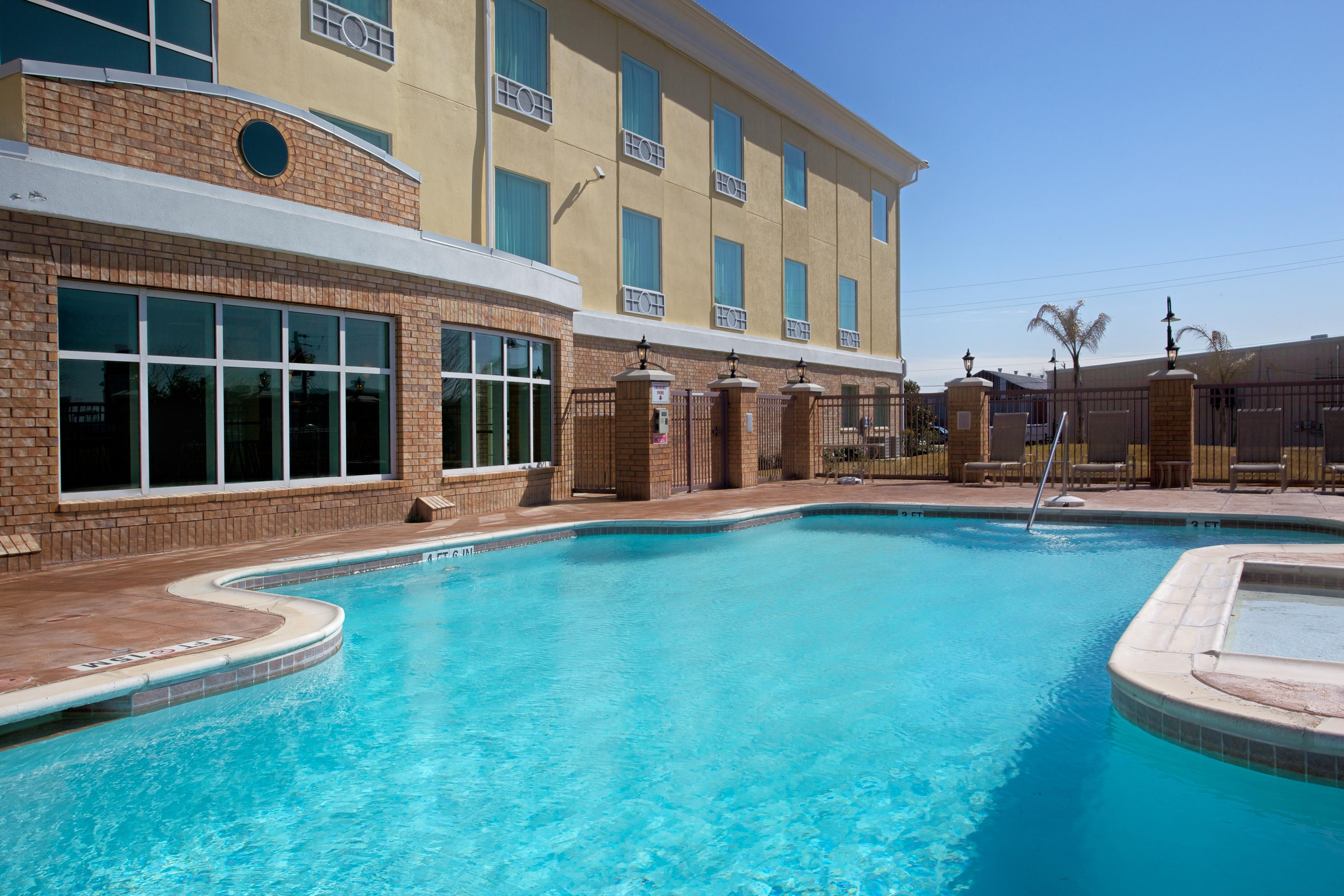 HOLIDAY INN EXPRESS PEARLAND BY IHG