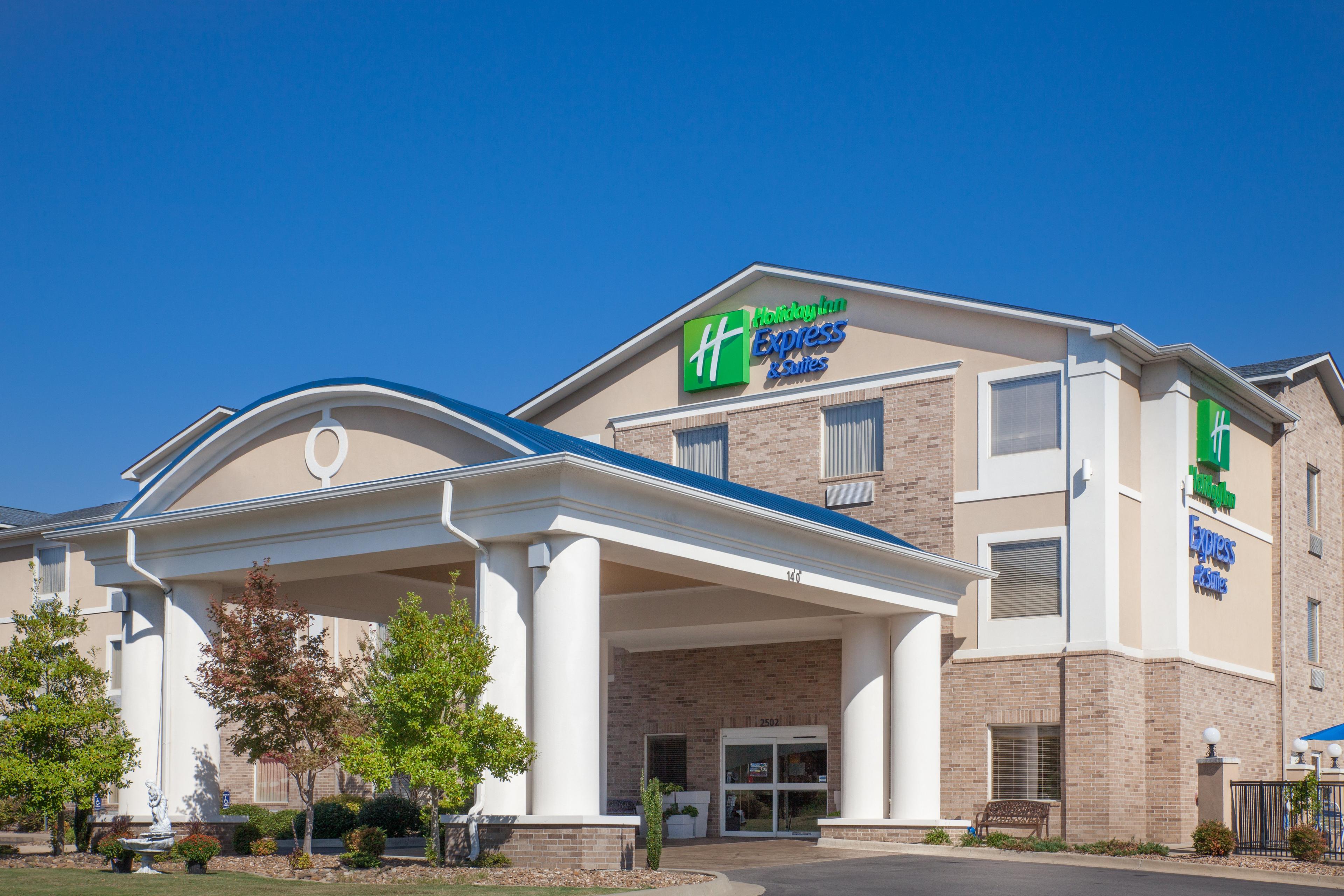 HOLIDAY INN EXPRESS AND SUITES BY I
