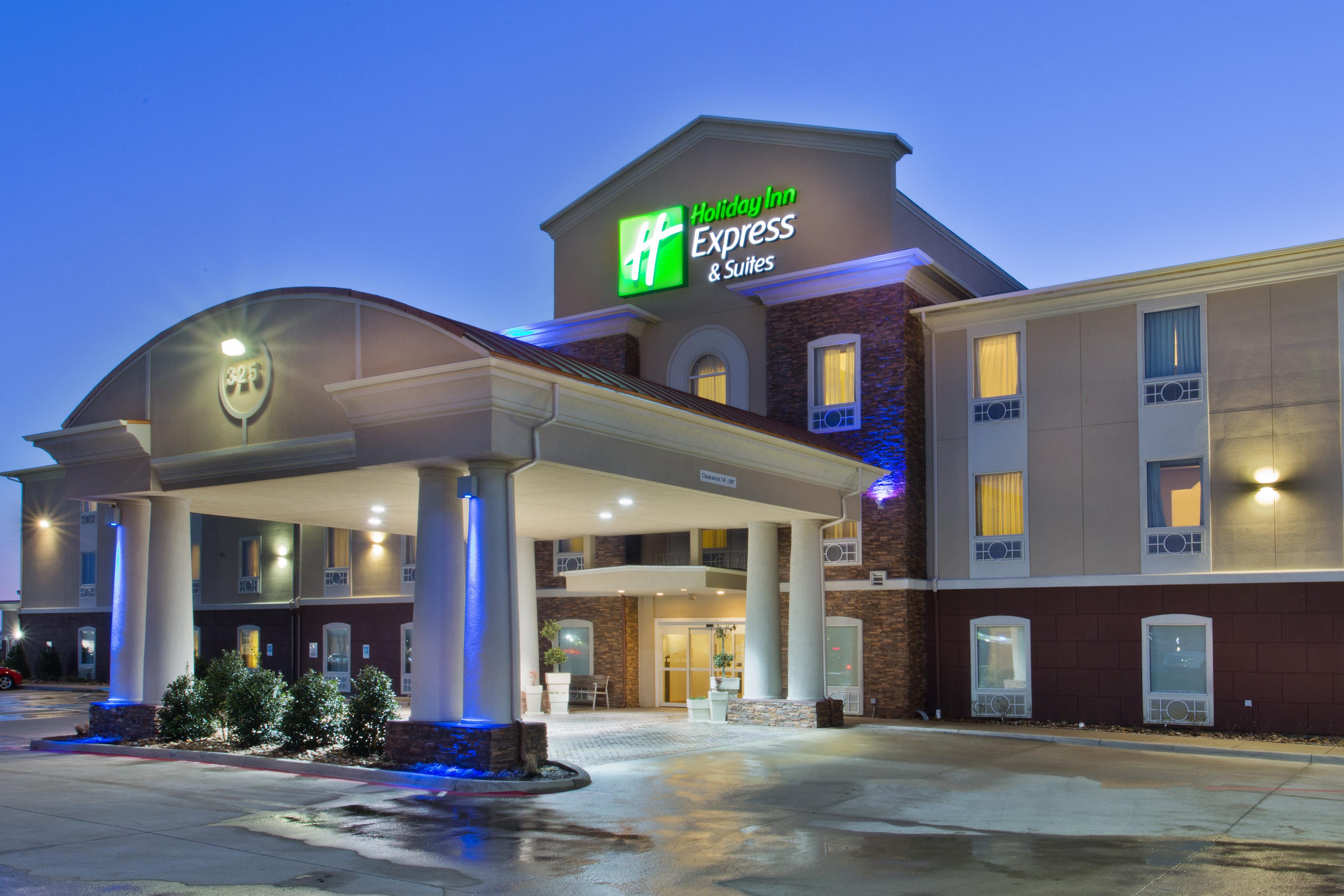 HOLIDAY INN EXPRESS SUITES BY IHG