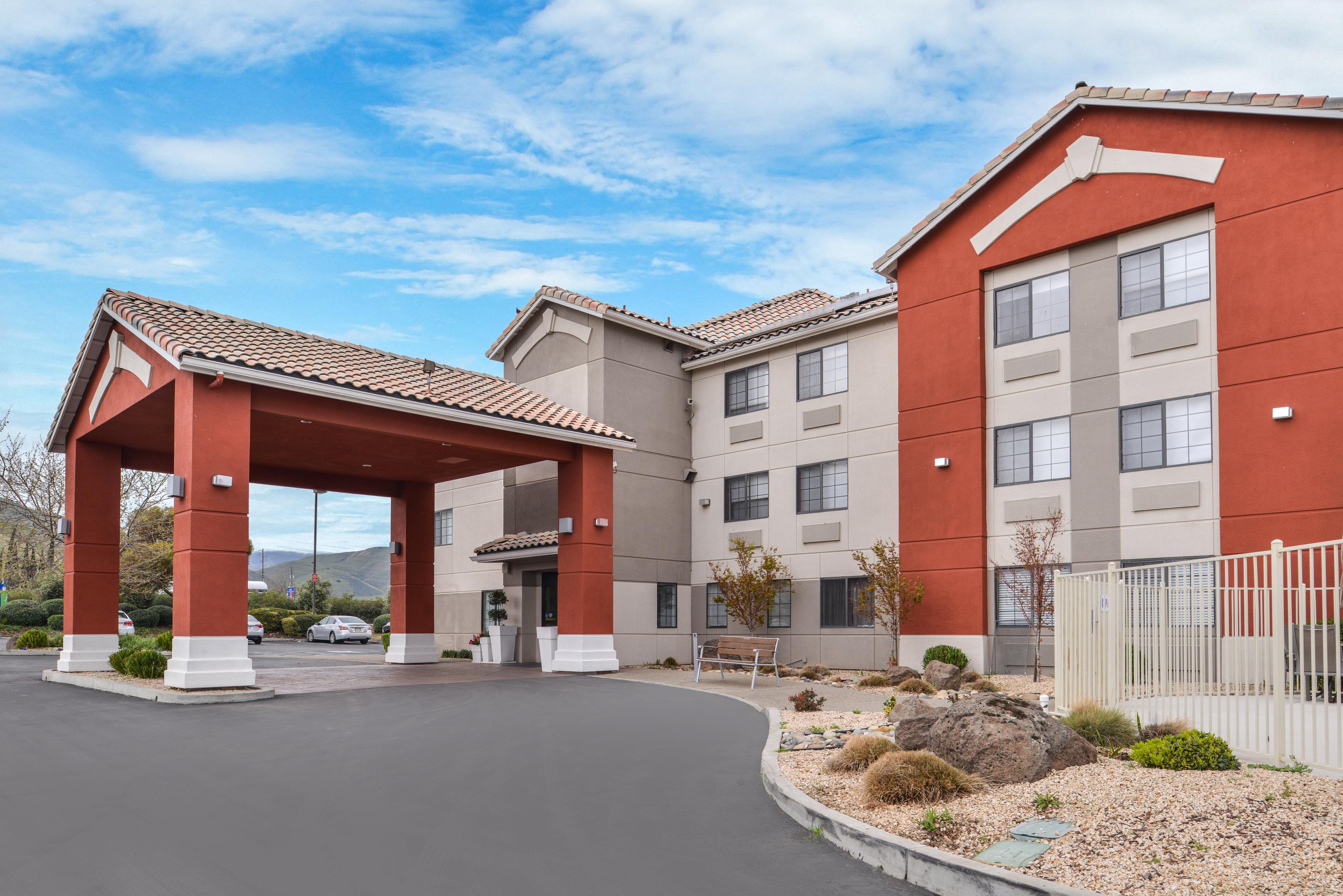 HOLIDAY INN EXP WESTLEY NORTH BY IH