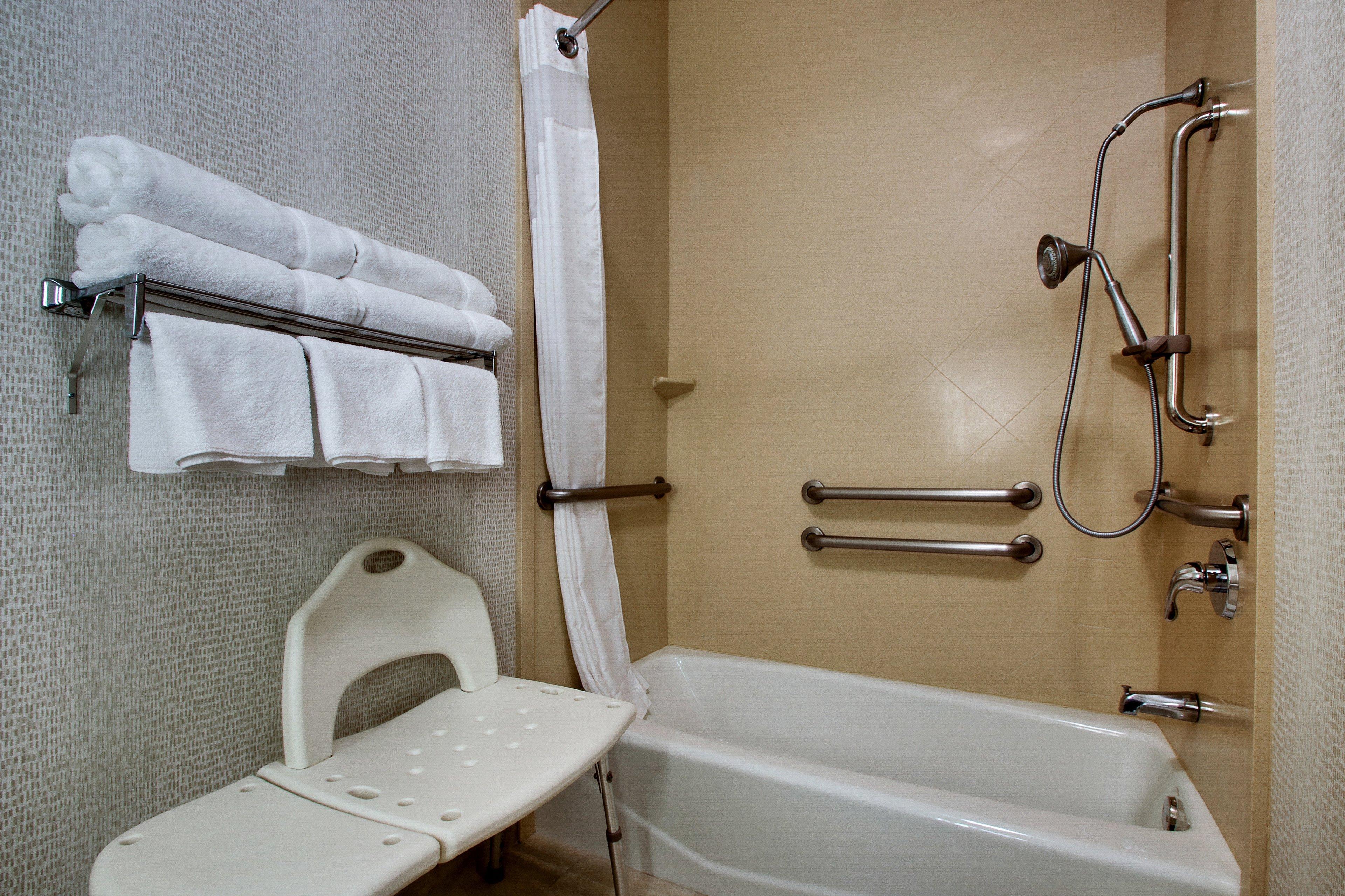 HOLIDAY INN EXP STES VERNON BY IHG