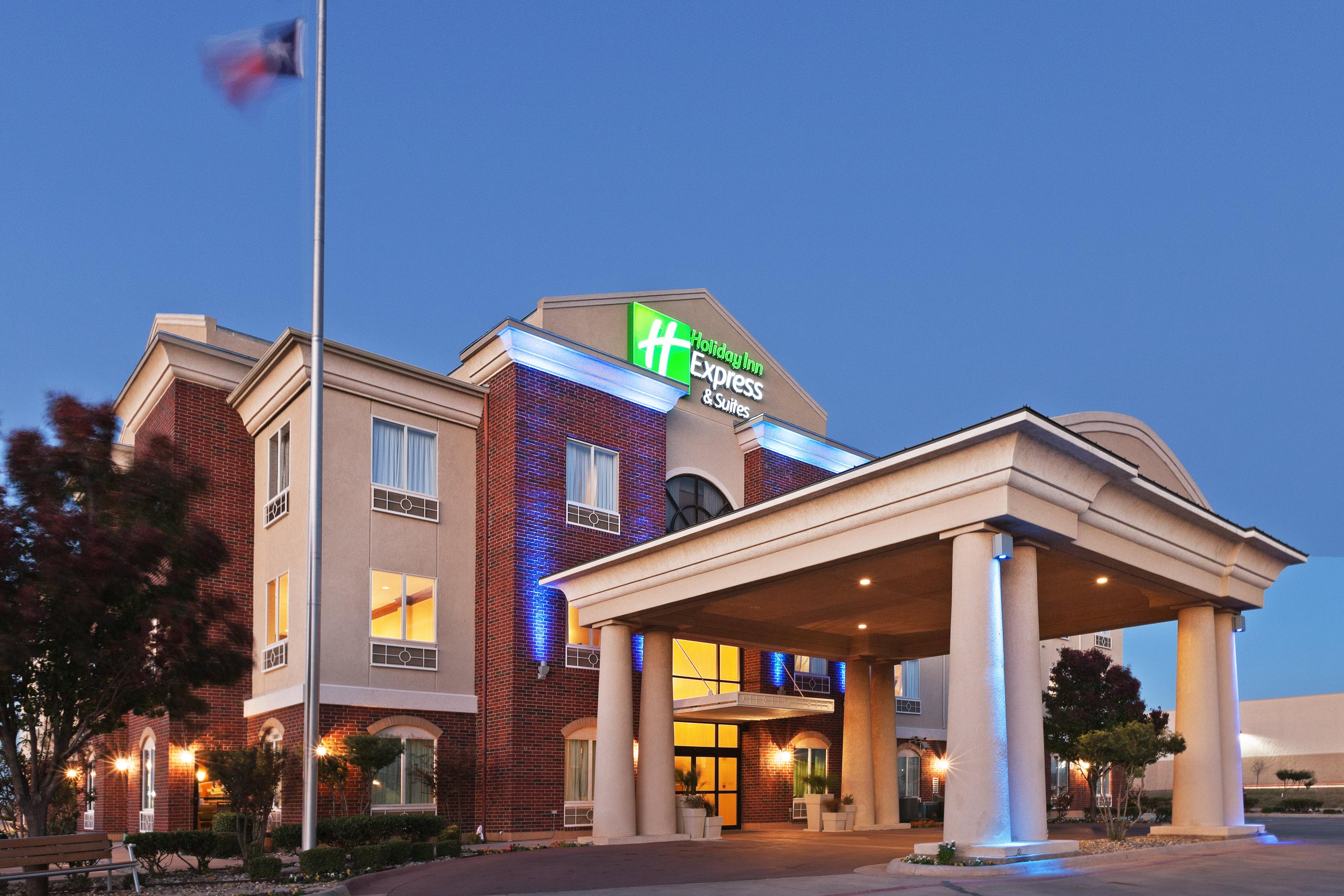 HOLIDAY INN EXPRESS AND SUITES BY I