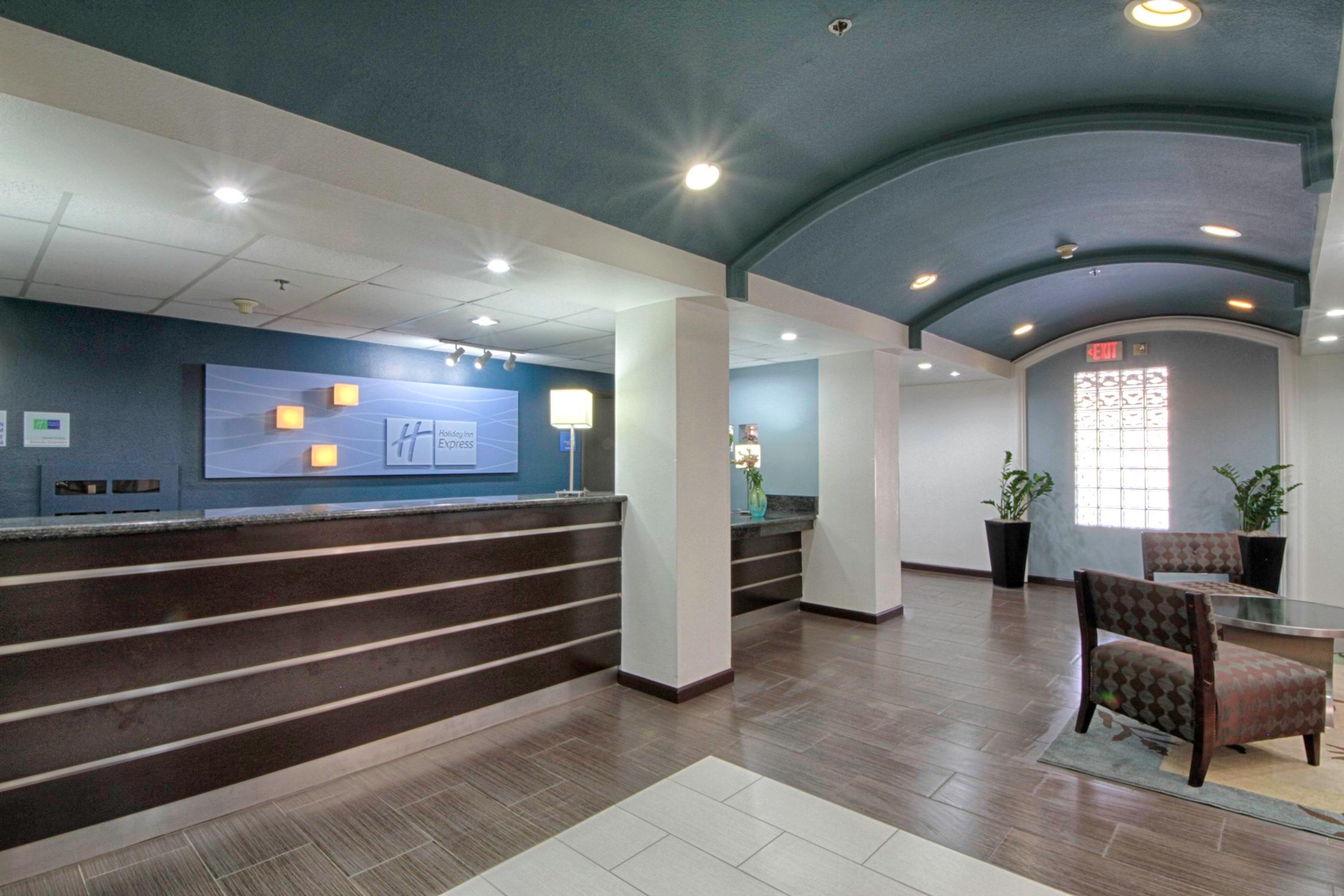 HOLIDAY INN EXPSTES SOLANA BCH BY I