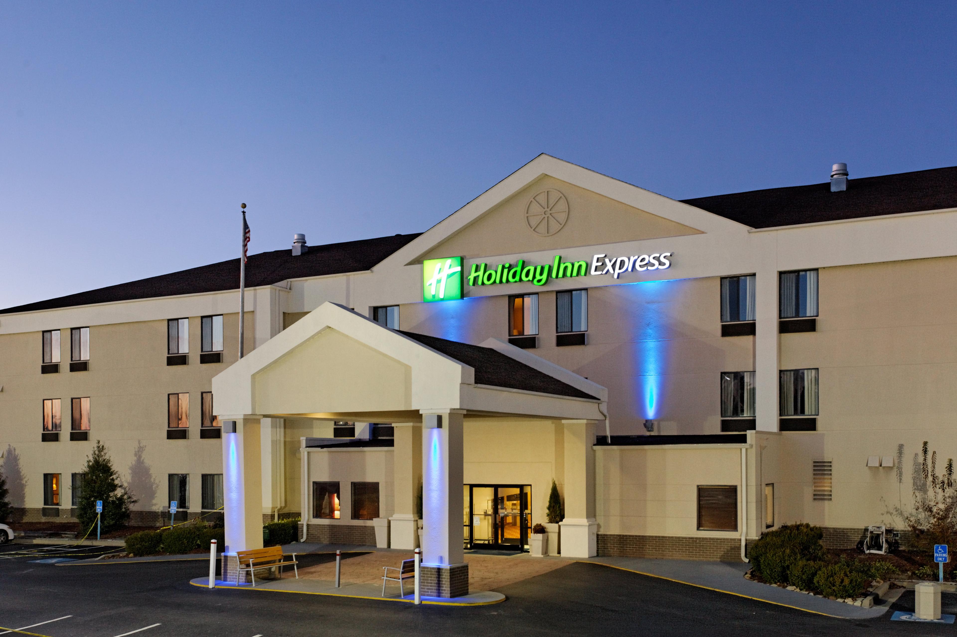 HOLIDAY INN EXPRESS METROPOLIS BY I