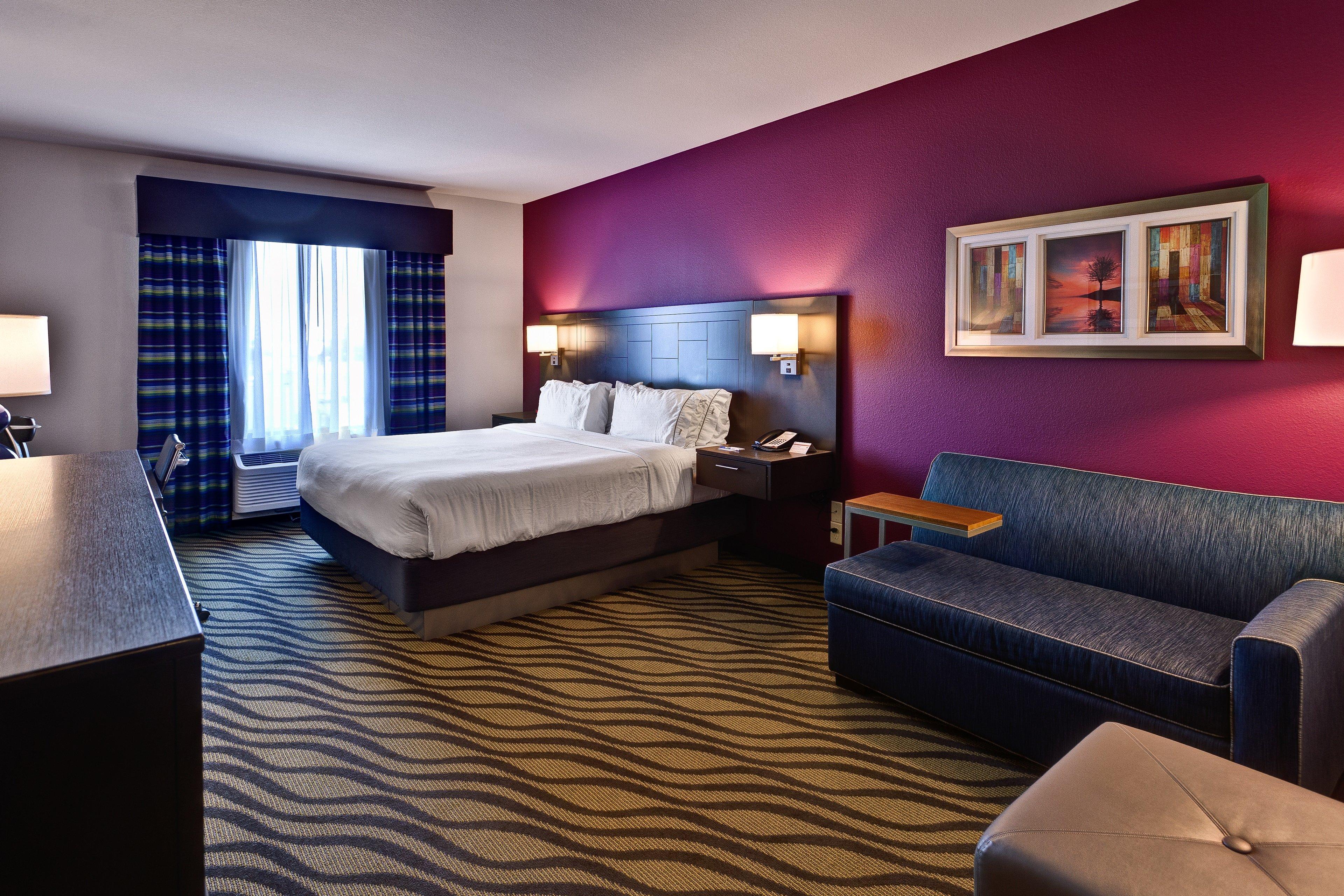 HOLIDAY INN EXP HUTCHINSON BY IHG