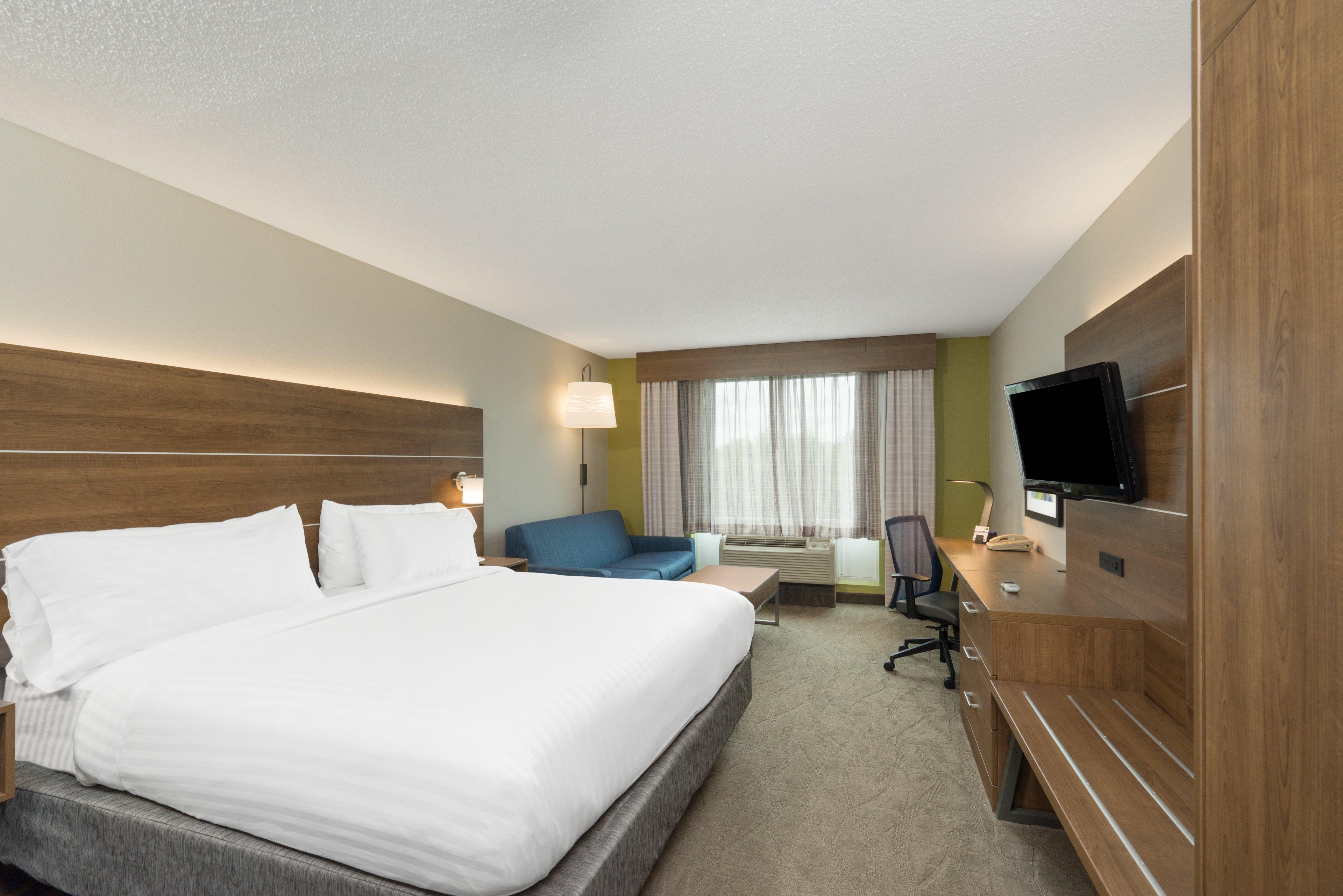 HOLIDAY INN EXPRESS AND SUITES BY I