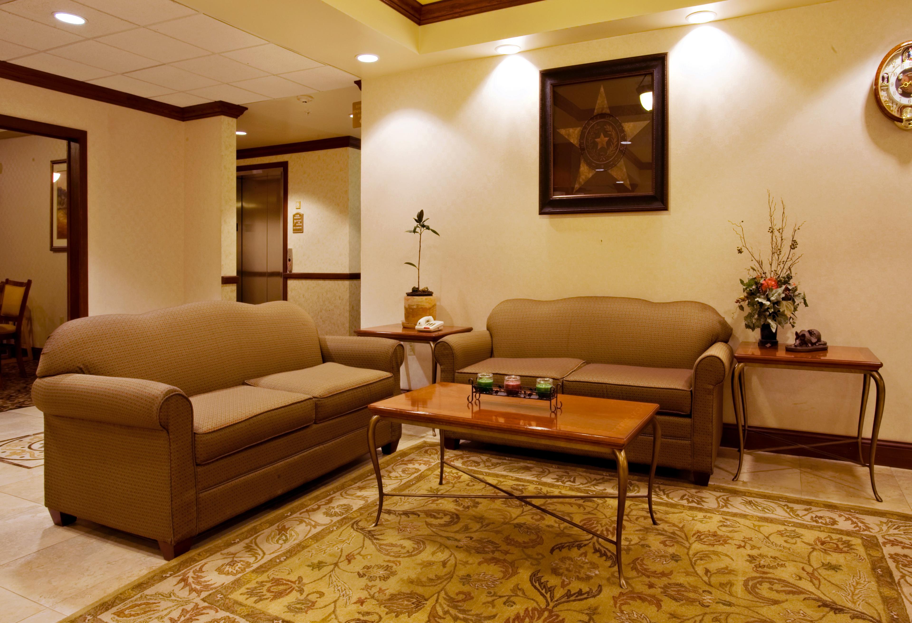 HOLIDAY INN EXP STES LEVELLAND BY I