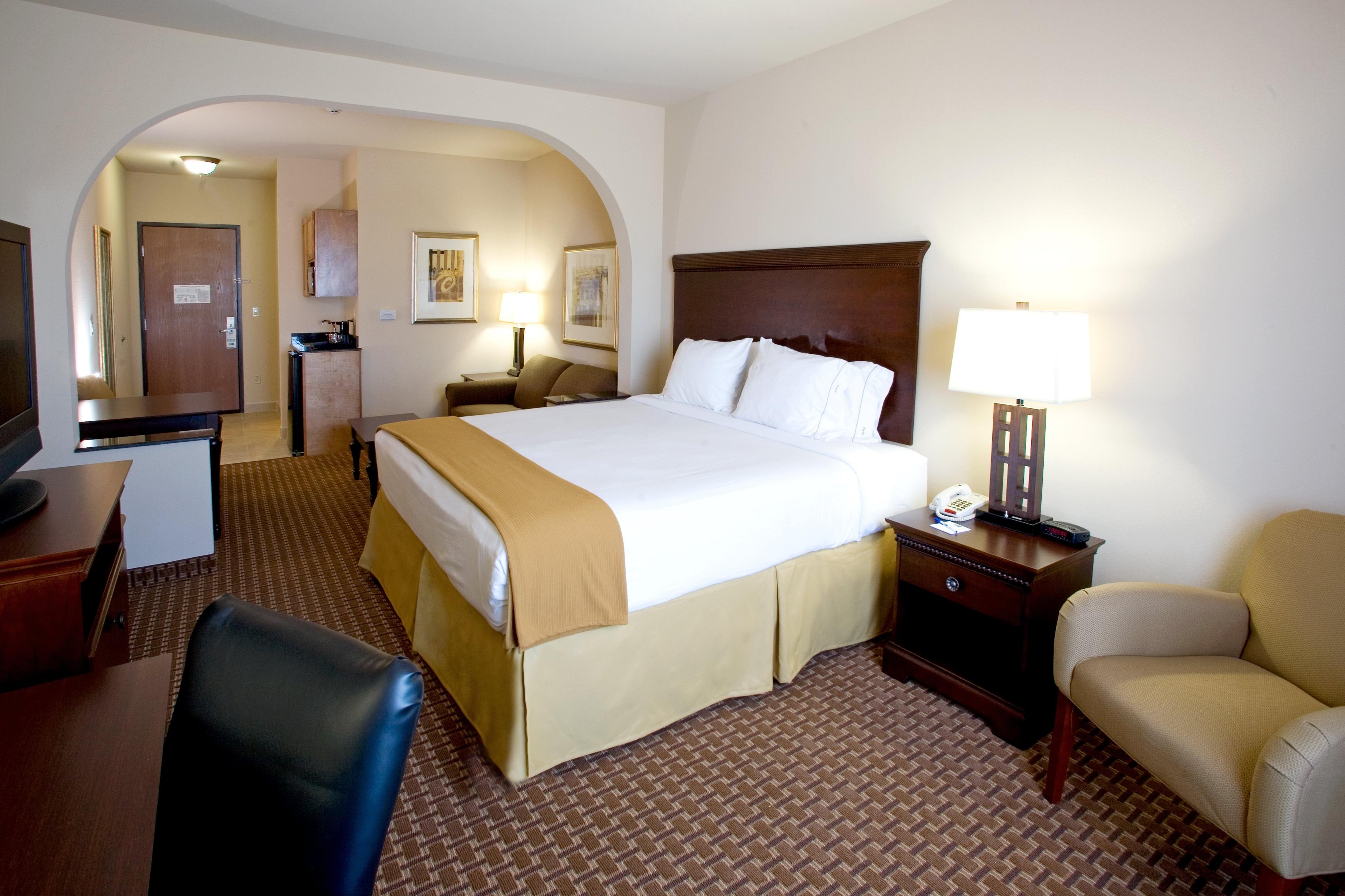HOLIDAY INN EXP STES KINGSVILL BY I