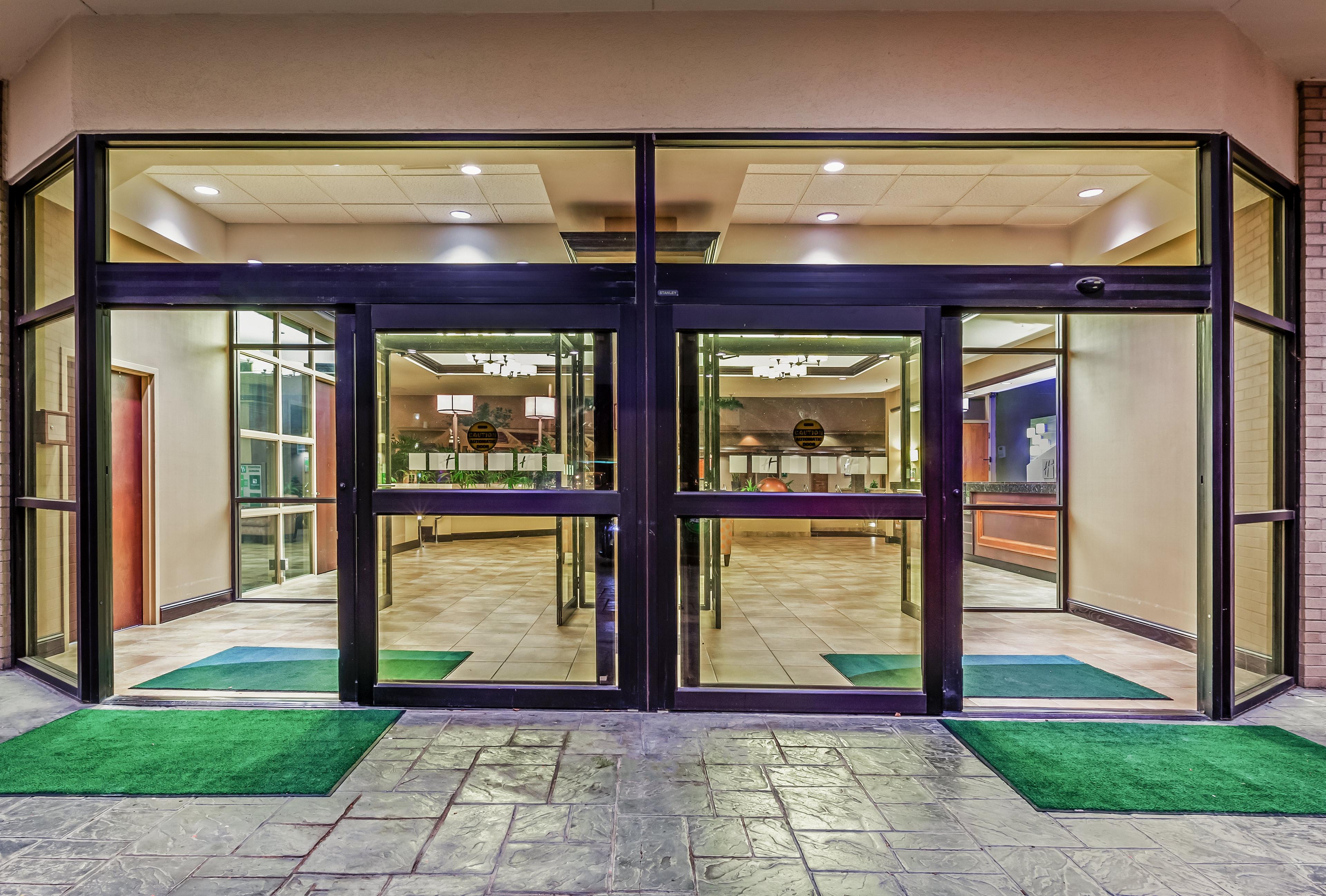 HOLIDAY INN SPRINGDALE BY IHG