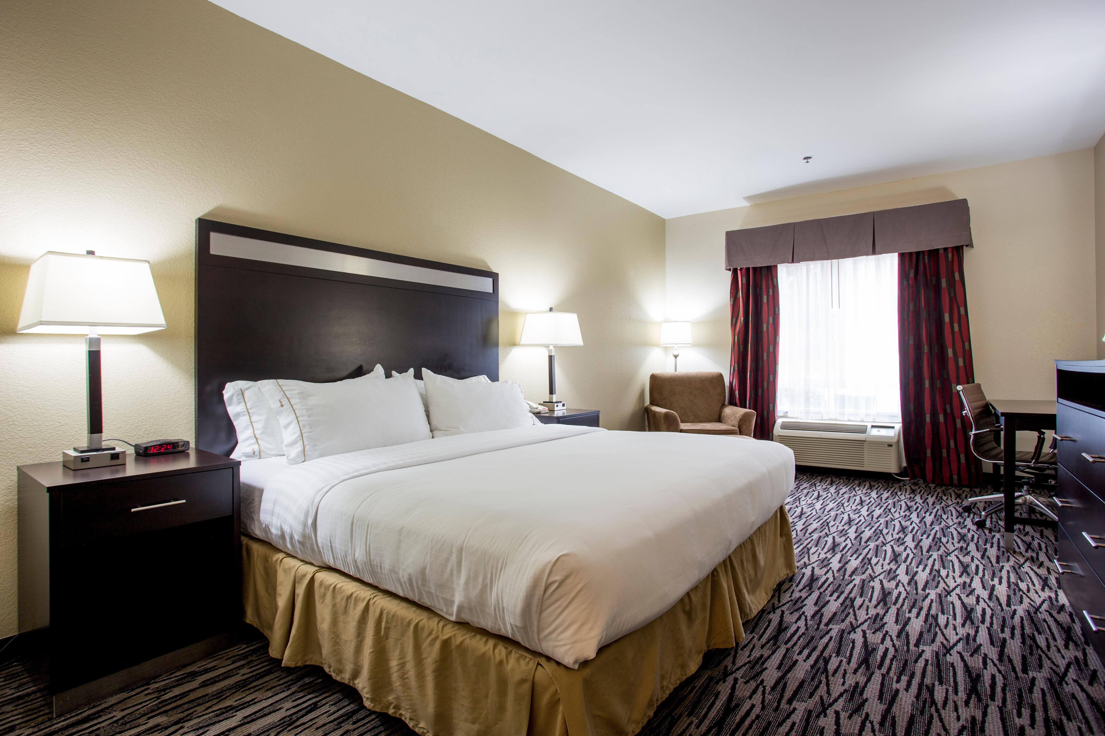 HOLIDAY INN EXPRESS CAMDEN I20 BY I