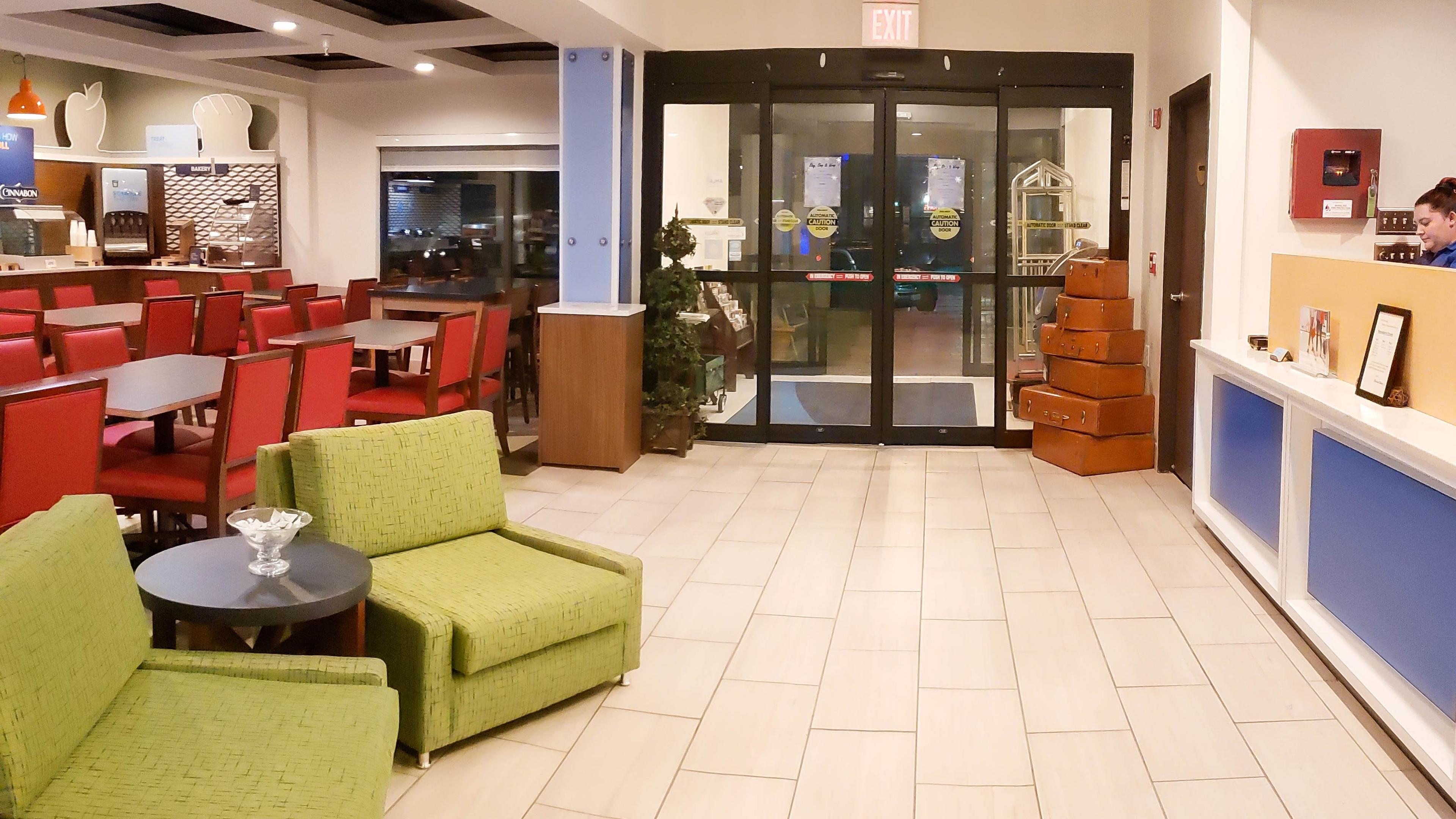 HOLIDAY INN EXP OSAGE BEACH BY IHG