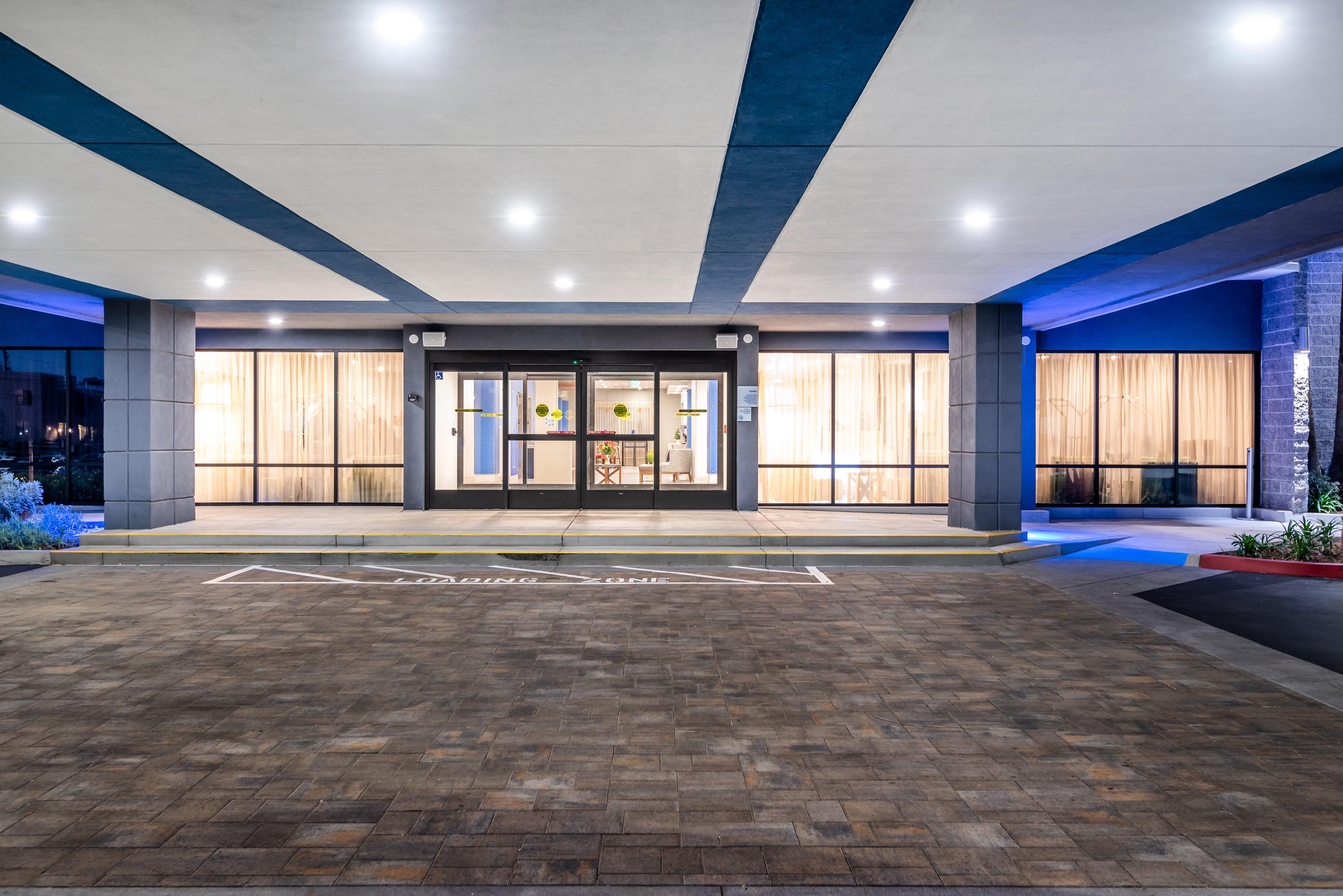 HOLIDAY INN EXP STES SANTA ANA BY I
