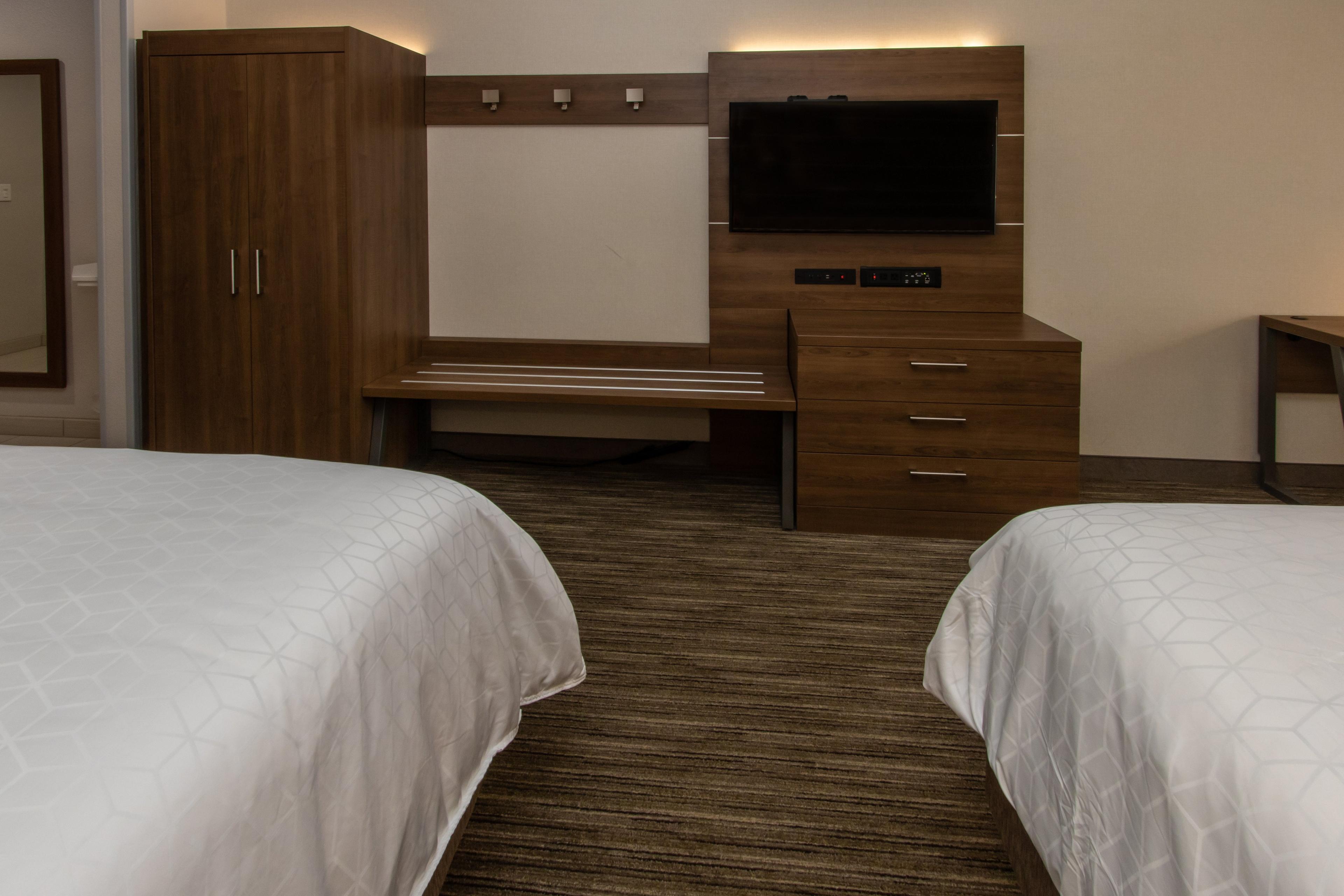 Holiday Inn Express & Suites Roseville - Galleria Area by IHG
