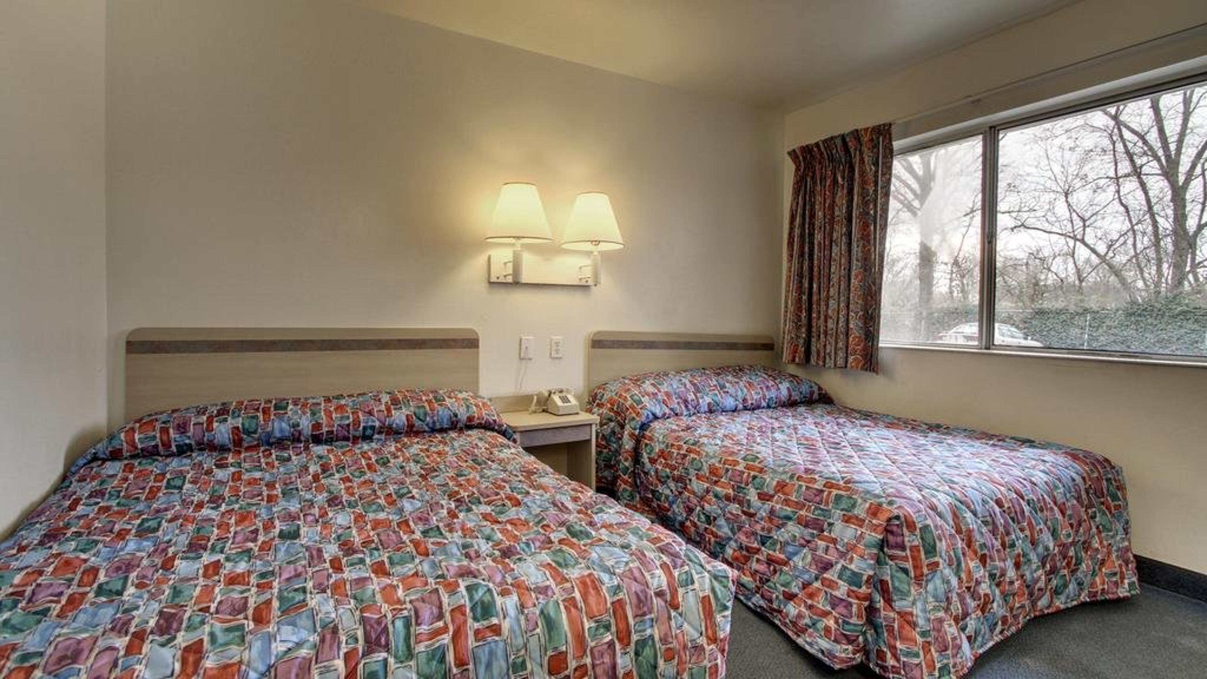 RED CARPET INN CLARKSVILLE IN