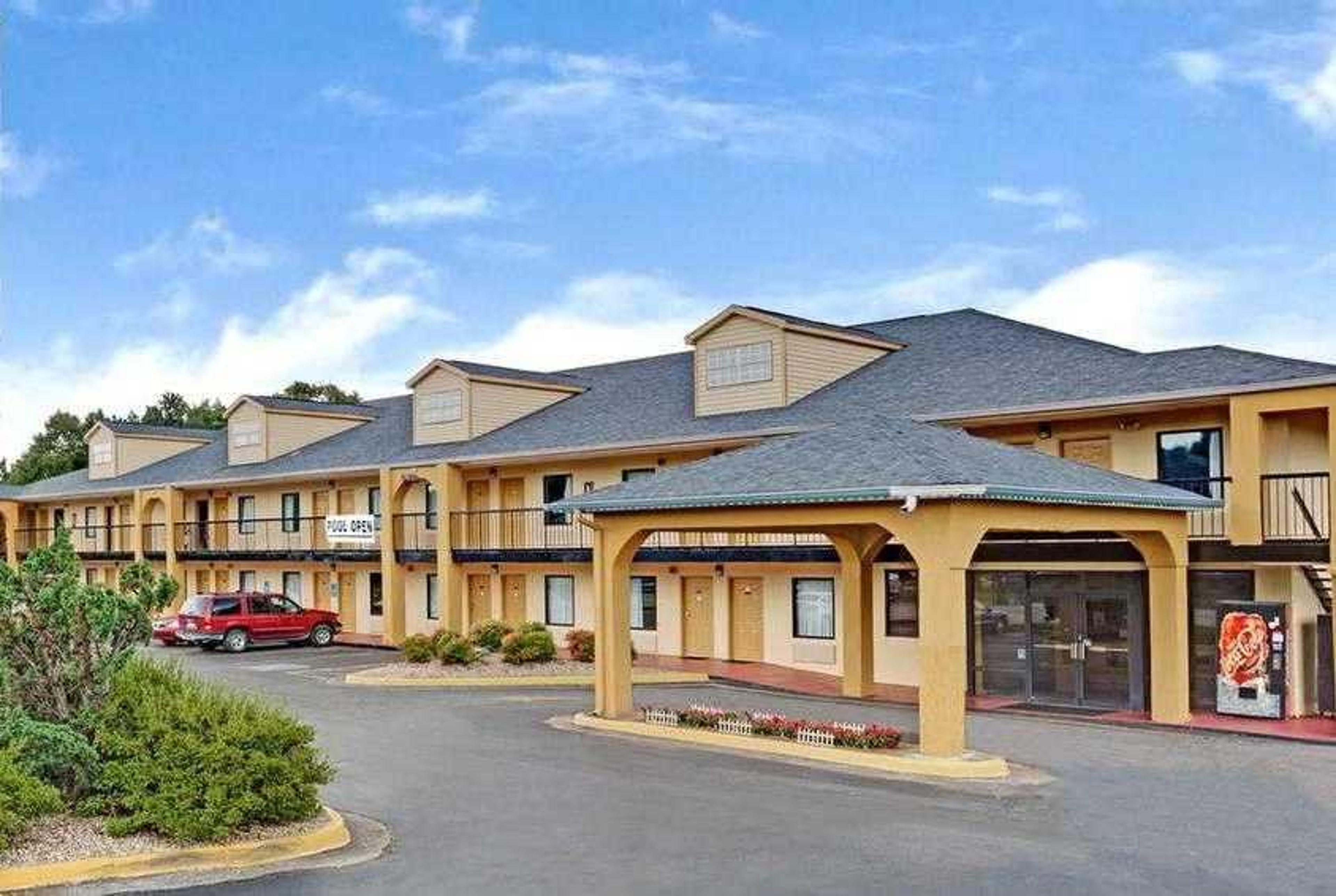RED CARPET INN SUITES NEWNAN
