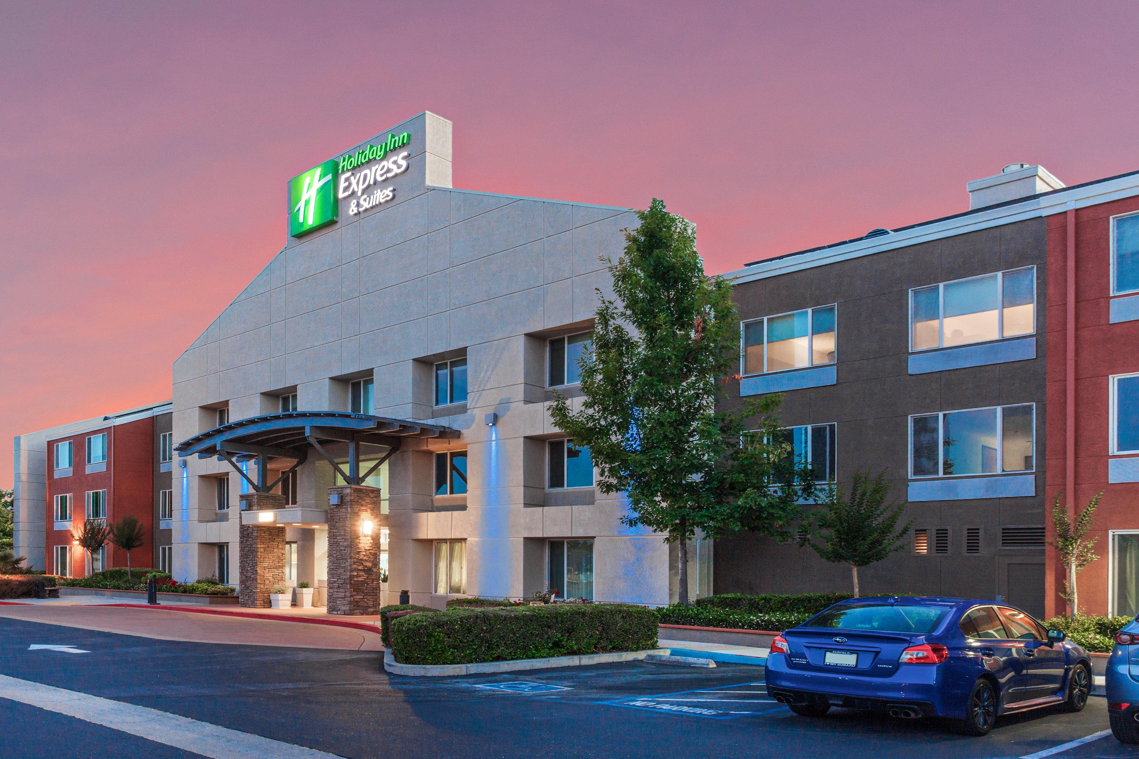 HOLIDAY INN EXP STES ELK GROVE W BY
