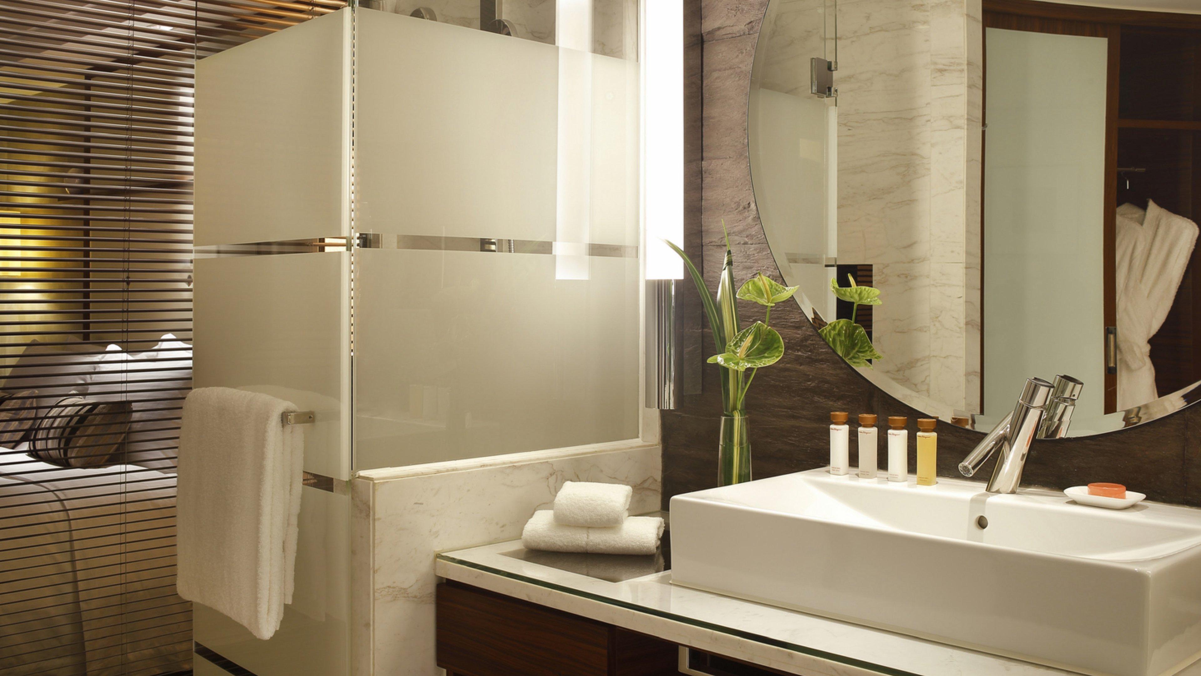 INTERCONTINENTAL SHANGHAI PUDO BY I