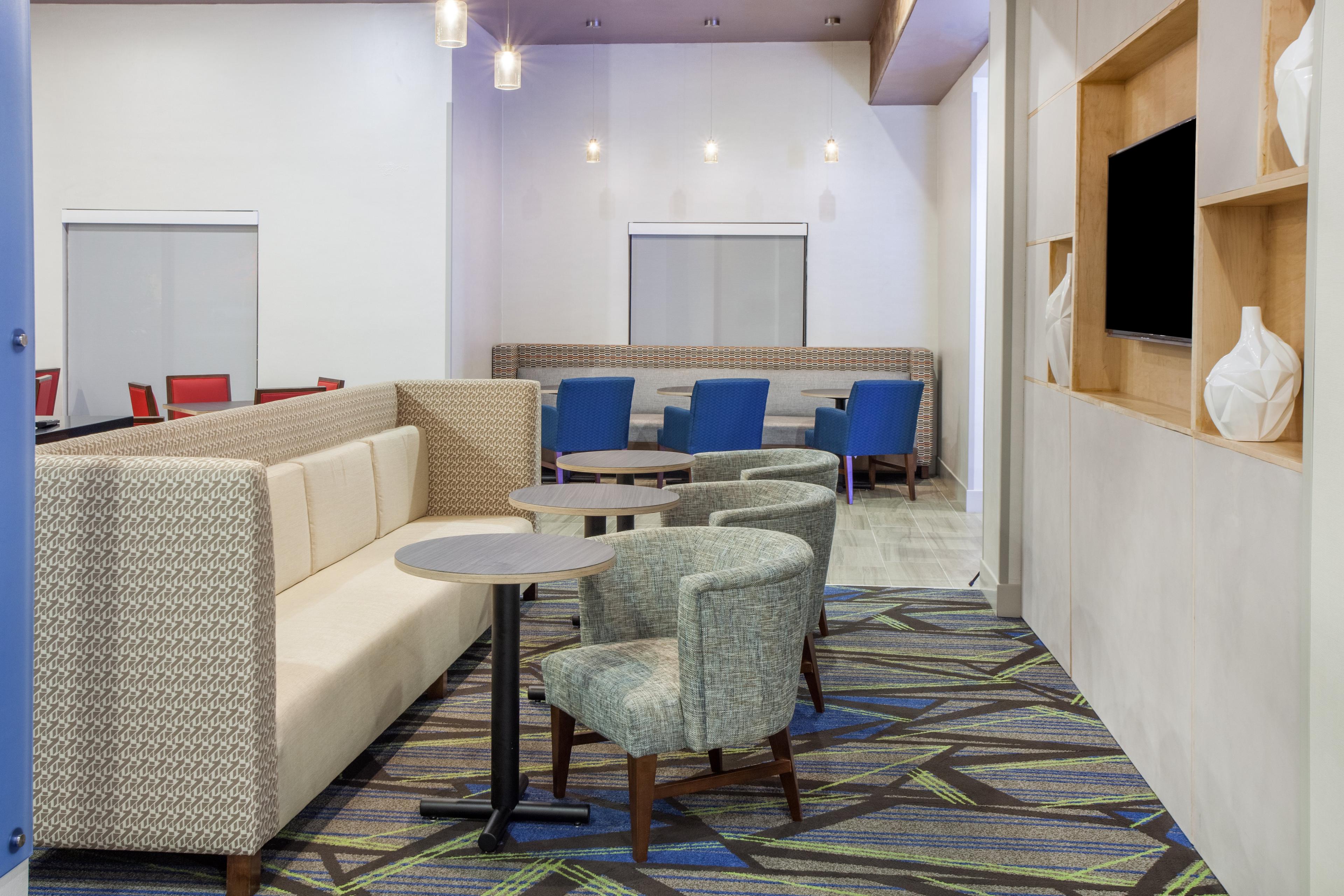 HOLIDAY INN EXP STES TEXARKANA BY I