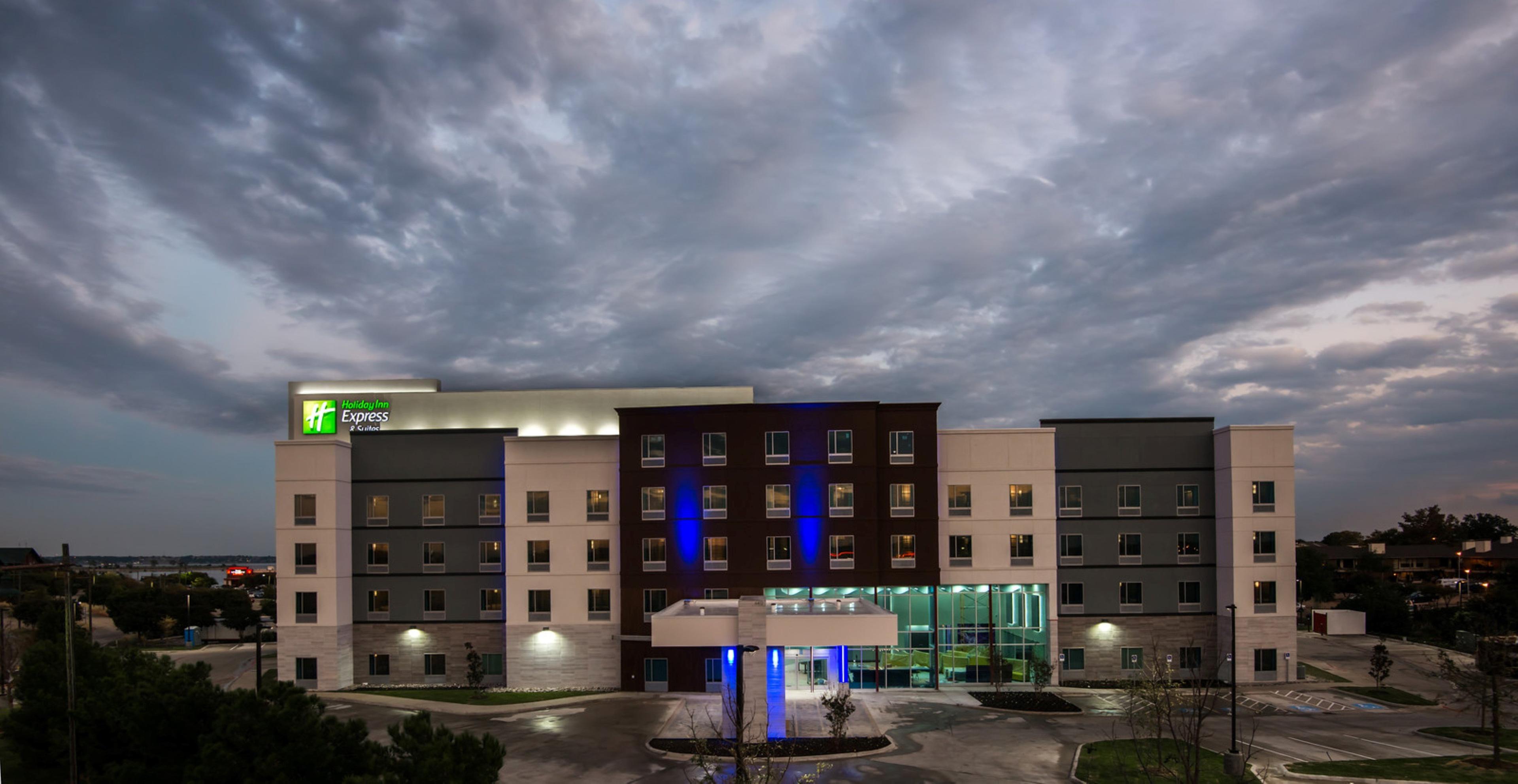 HOLIDAY INN EXP STES GARLAND E BY I