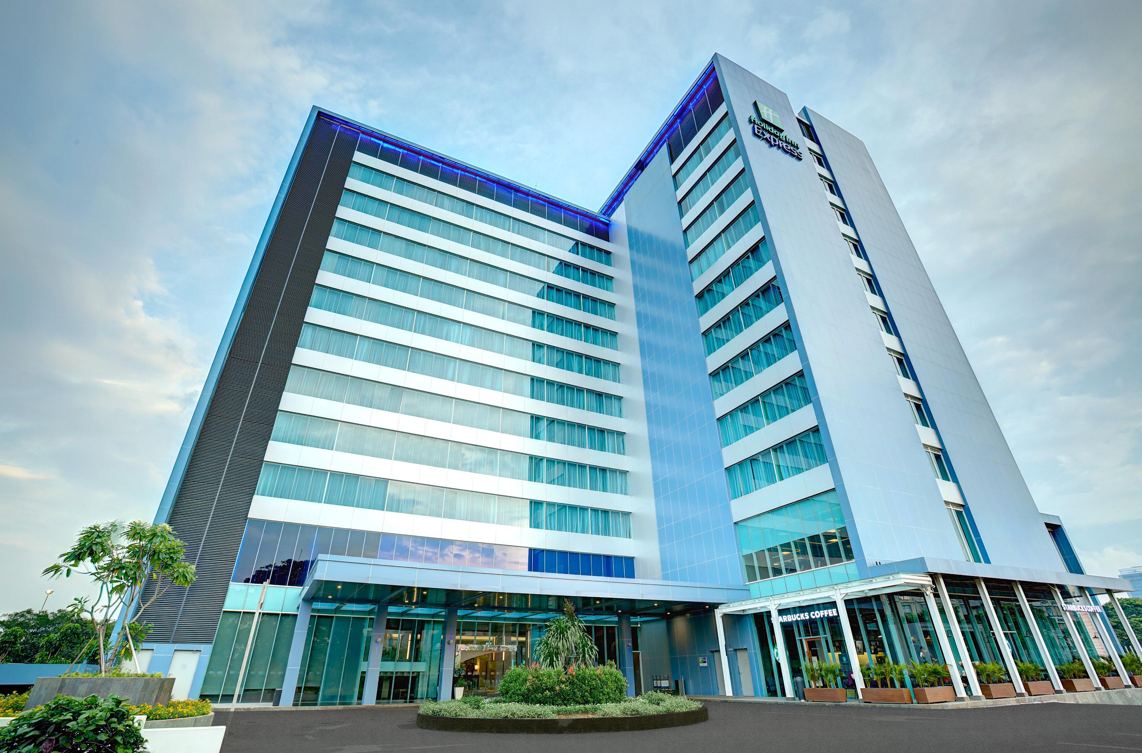 HOLIDAY INN EXP INTERNATIONAL BY IH