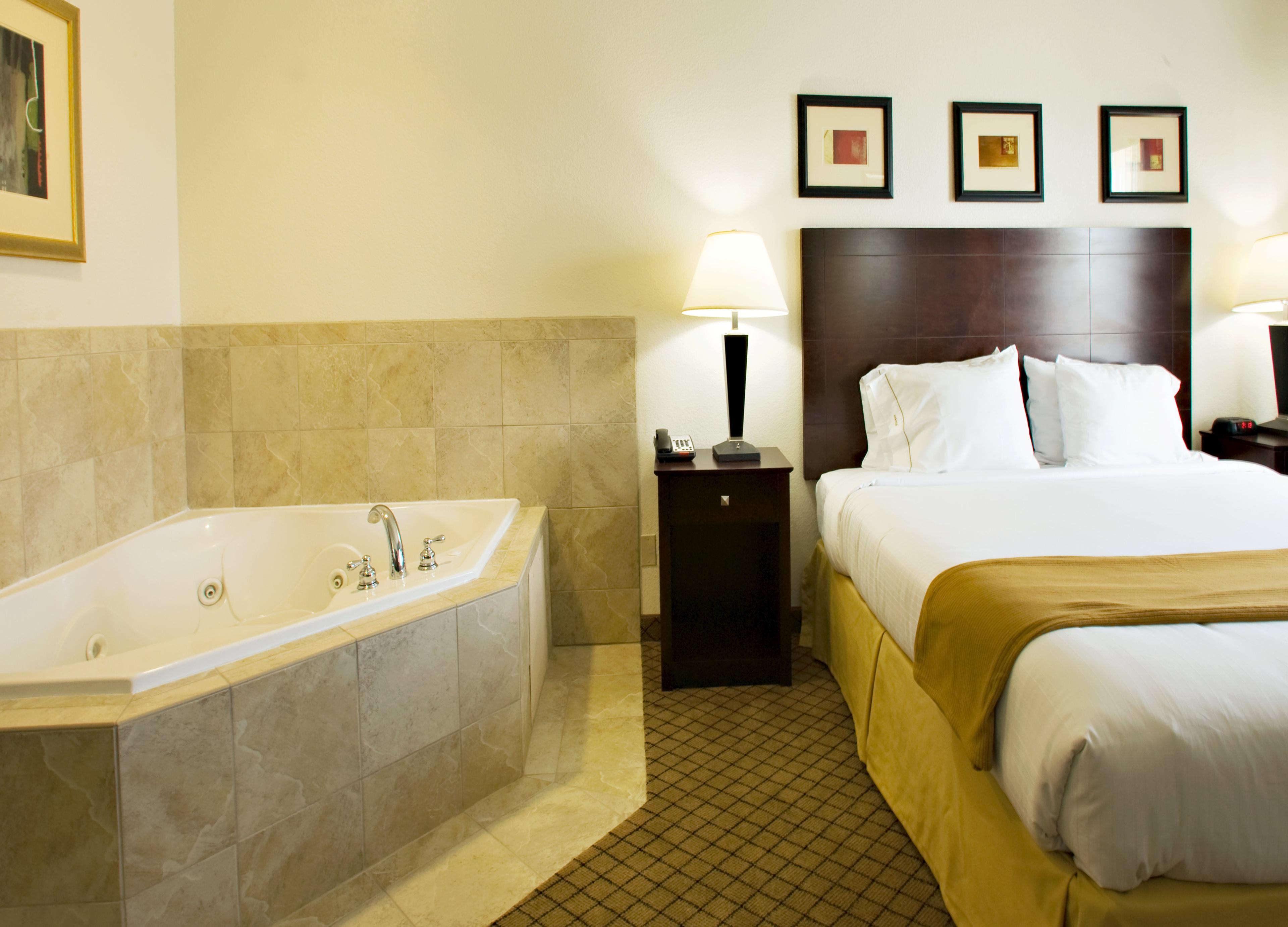 HOLIDAY INN EXP STES CHILDRESS BY I